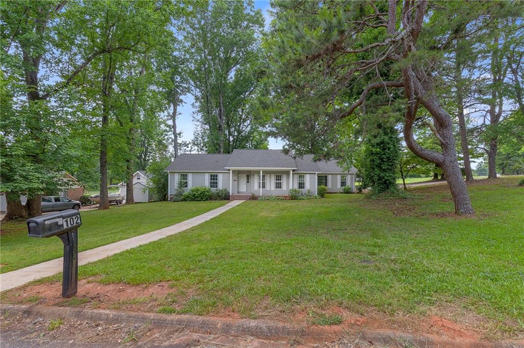 Photo 4 of 36 of 102 Willow Pond Lane house