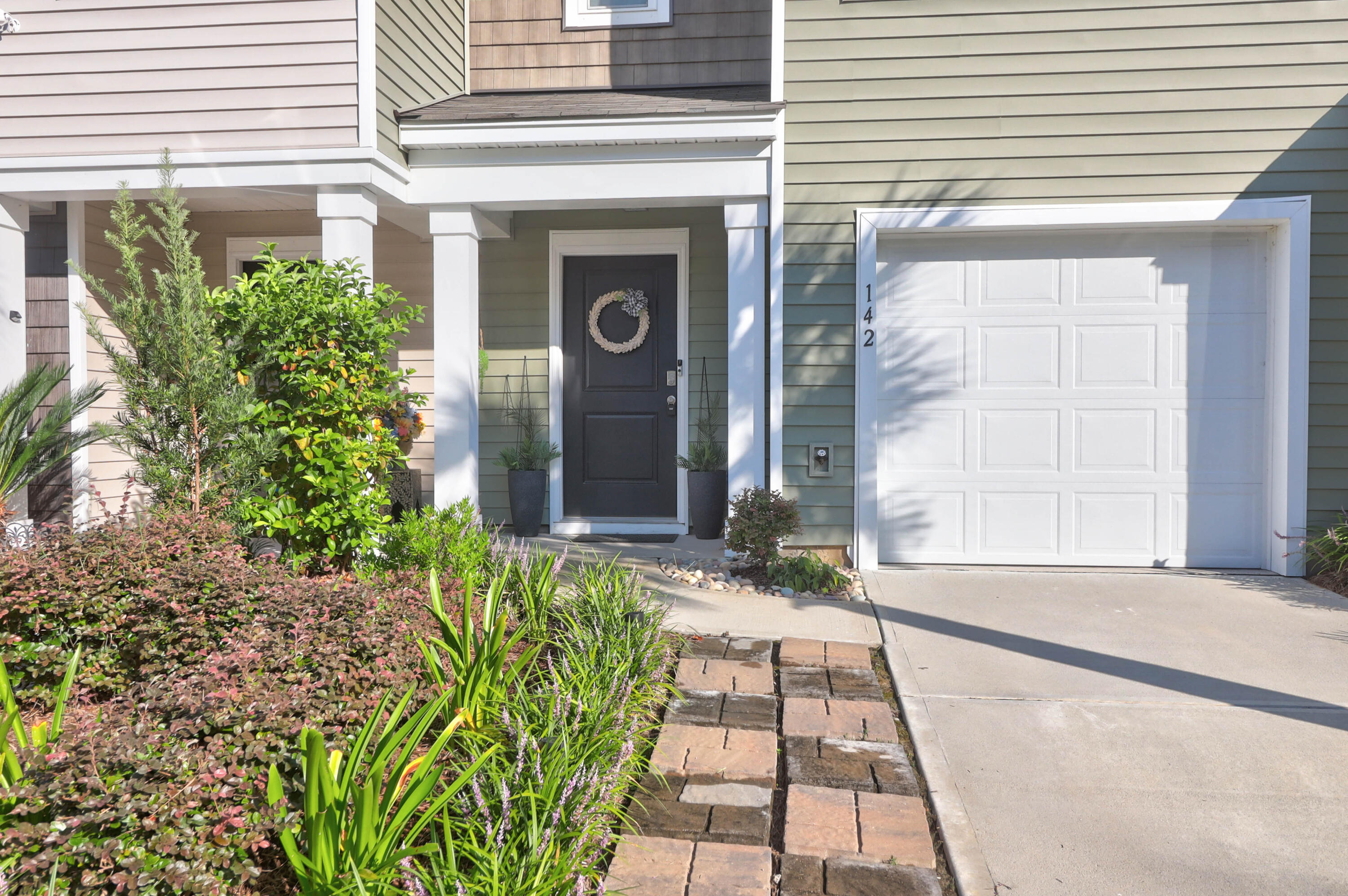 Photo 6 of 38 of 142 Rosefield Court townhome