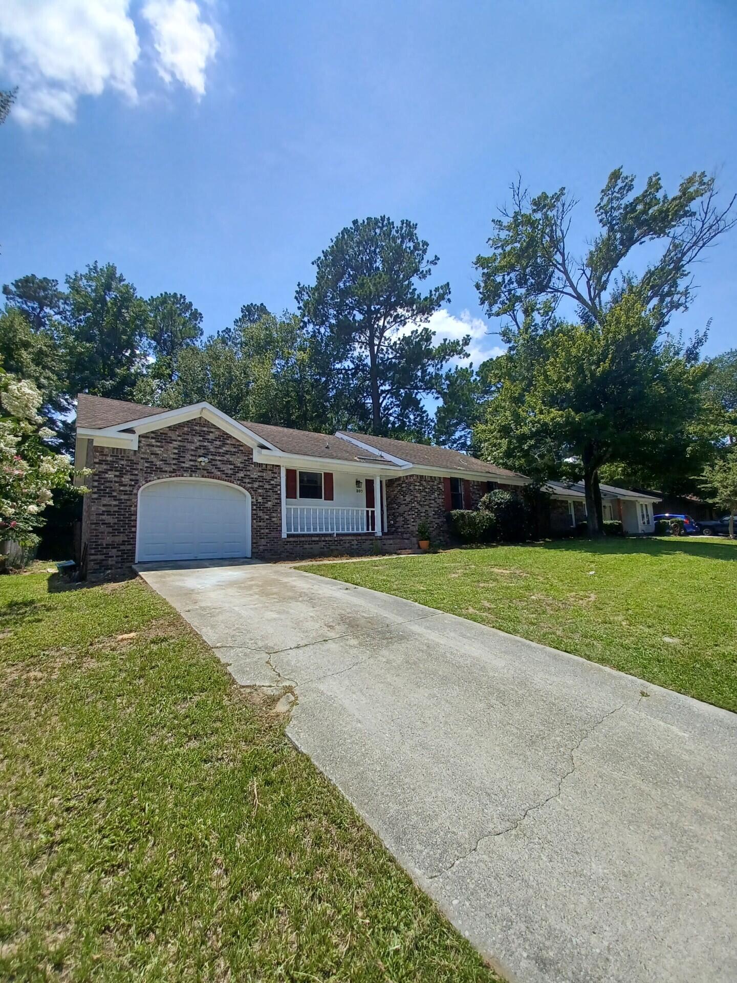 Photo 3 of 3 of 207 Crestwood Drive house