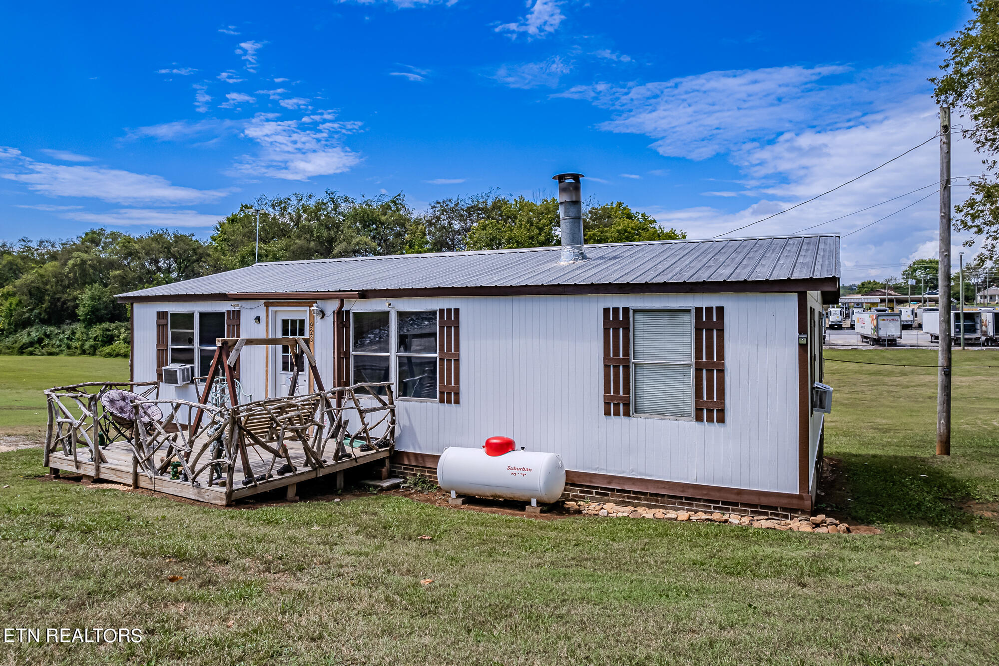 Photo 7 of 19 of 923 Apple St mobile home