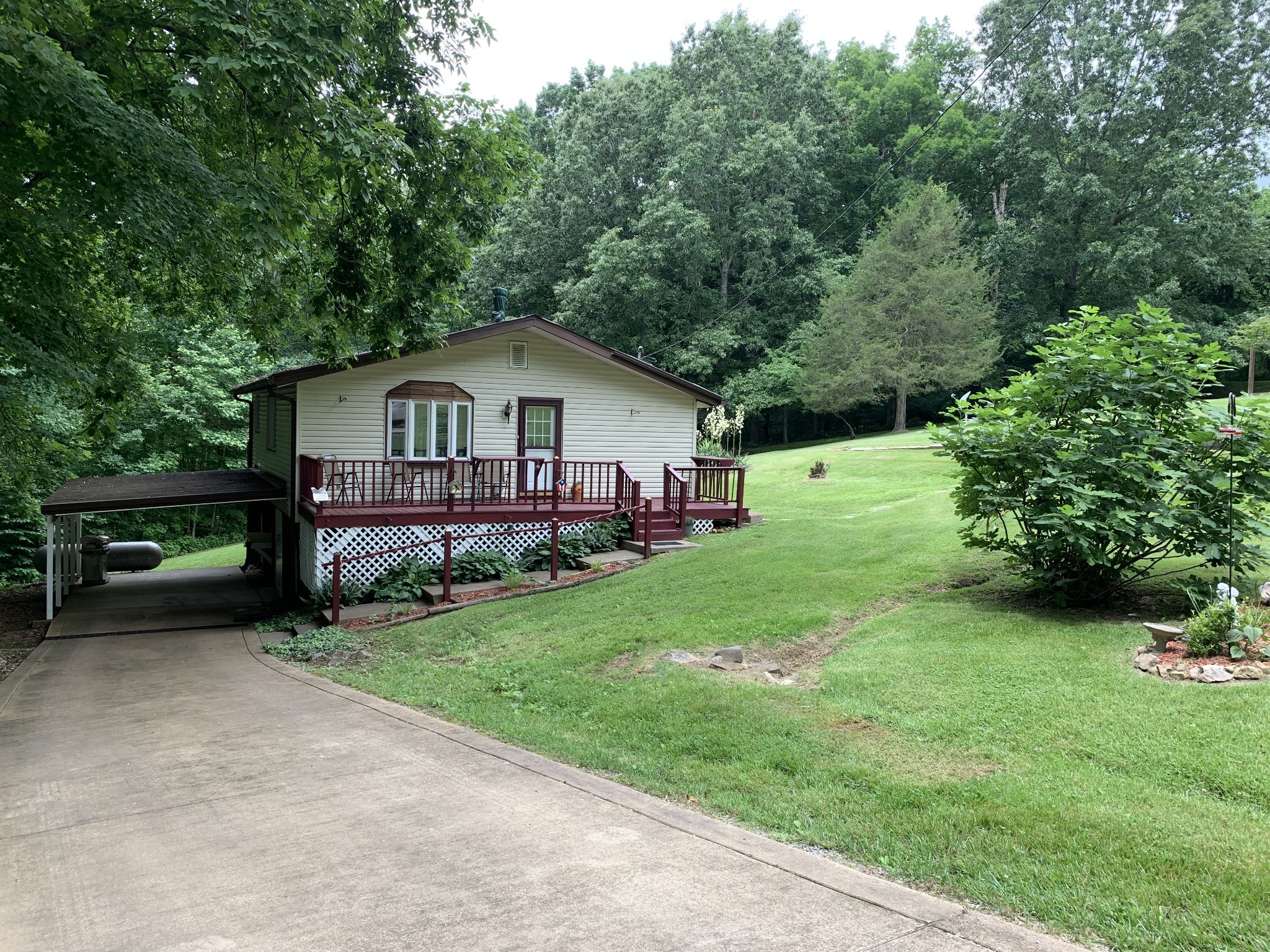 Photo 5 of 42 of 129 Lakeshore Cir house