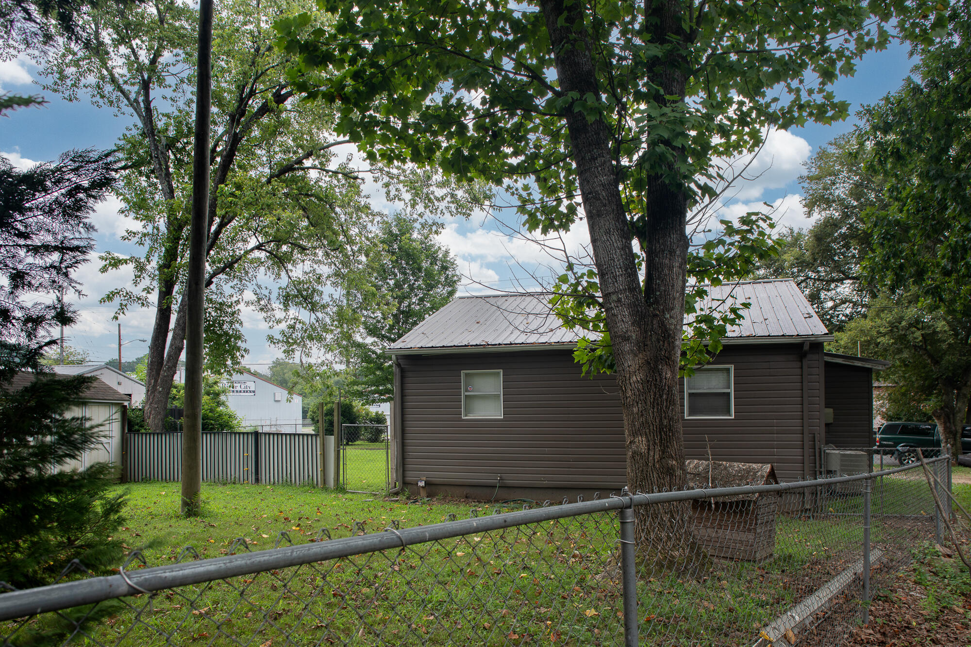 Photo 19 of 24 of 5709 Tennessee Ave house