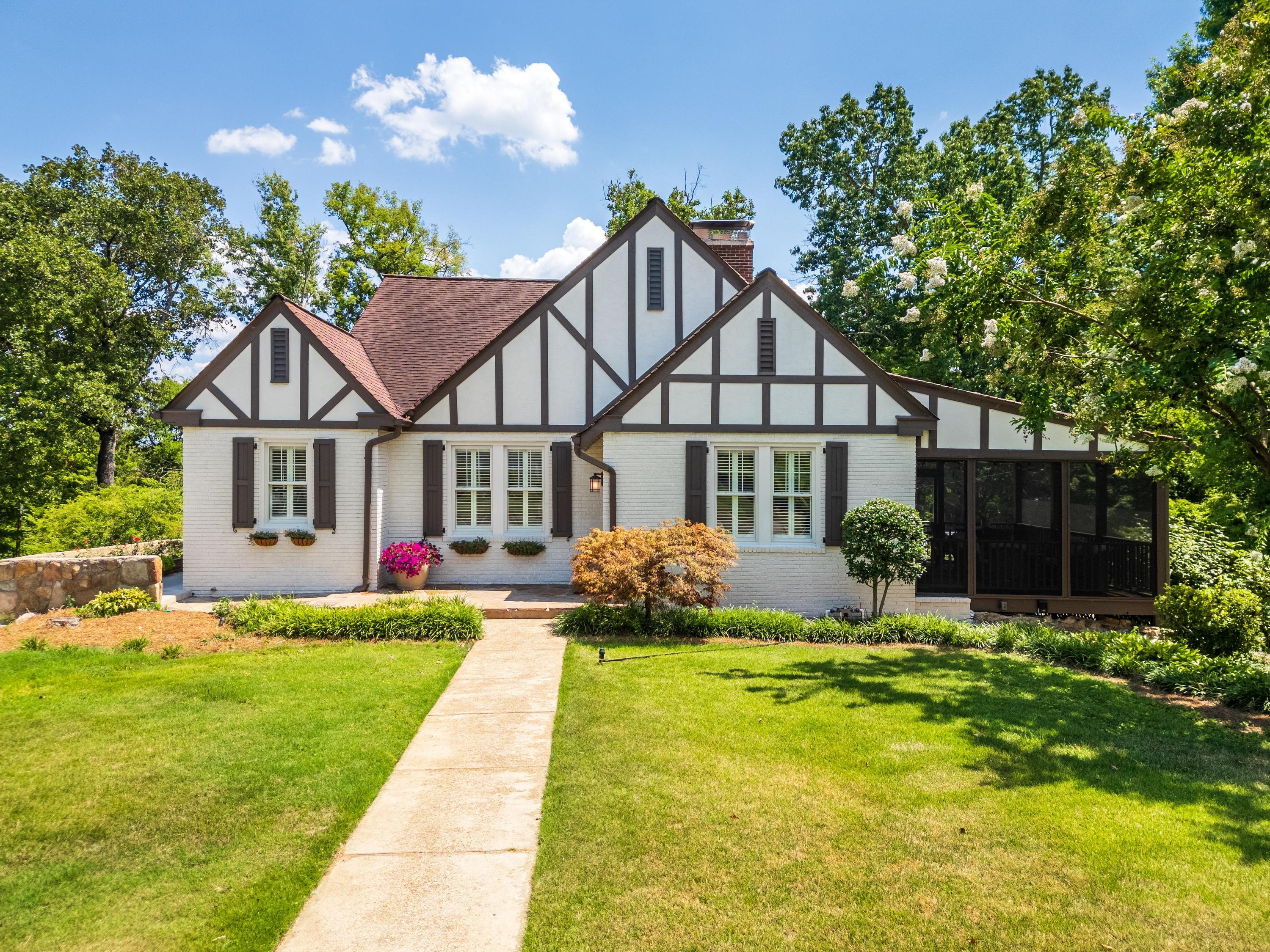 Photo 43 of 51 of 1810 Crestwood Dr house