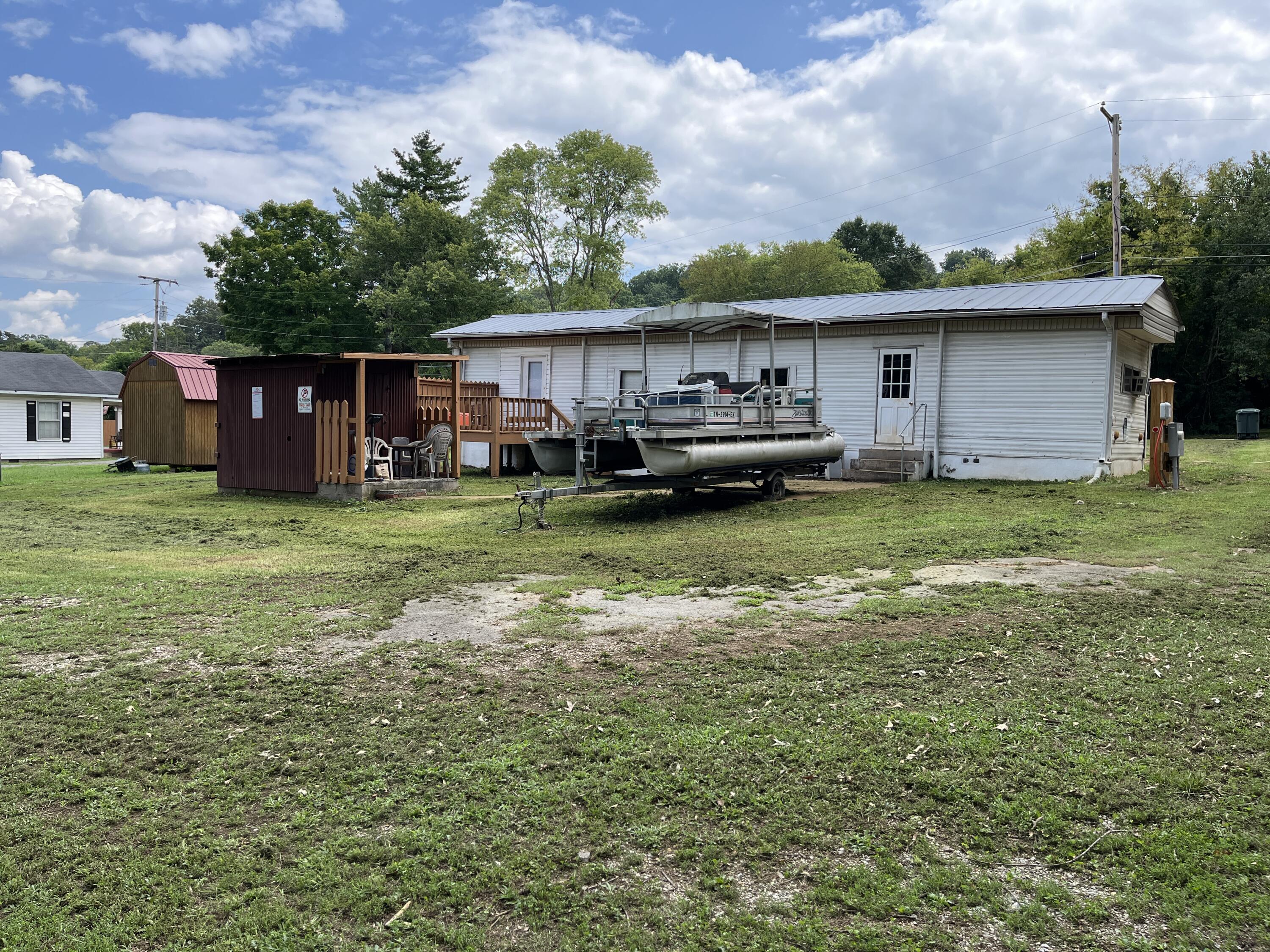 Photo 11 of 14 of 2607 Boyce St mobile home