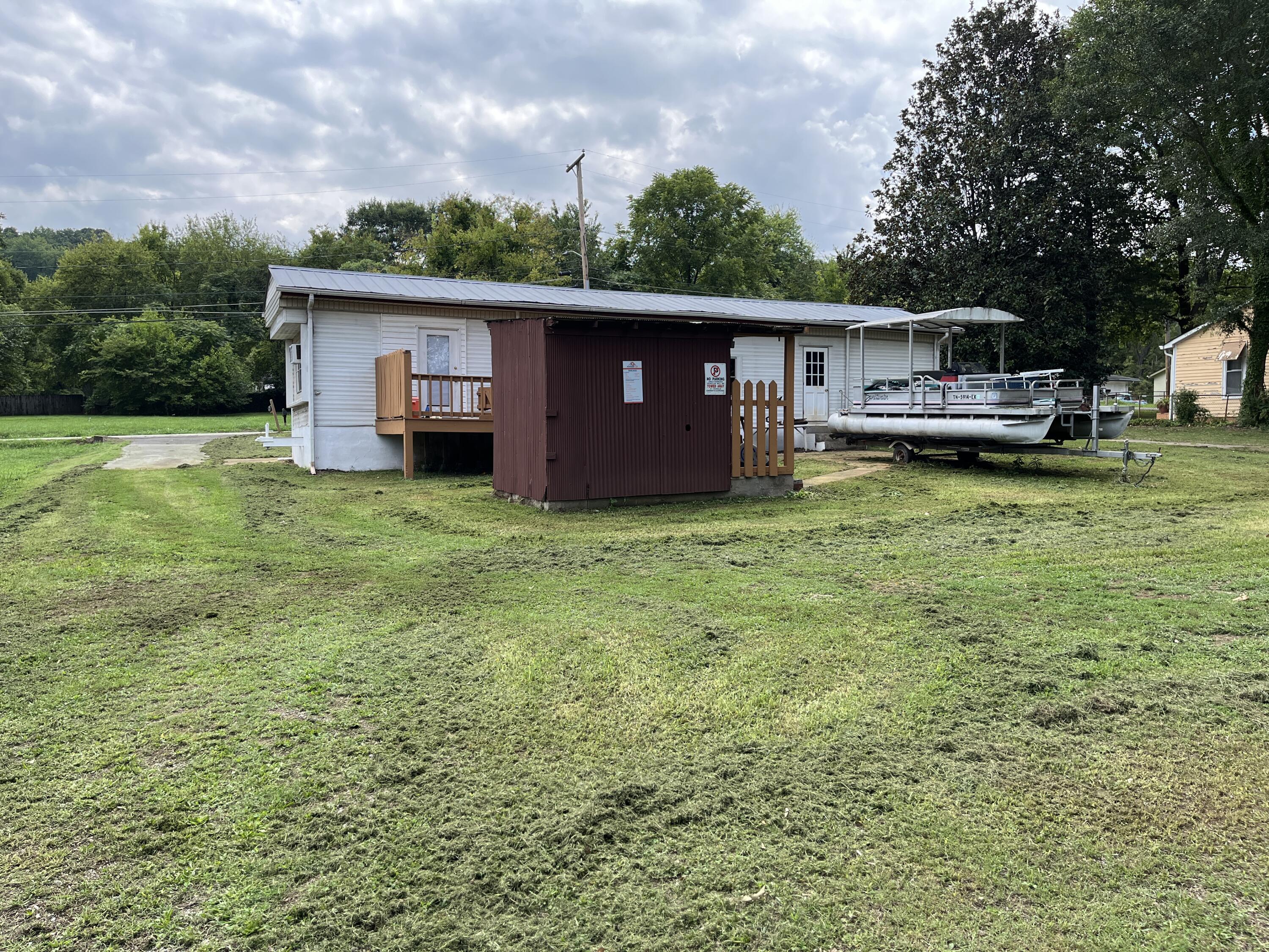 Photo 12 of 14 of 2607 Boyce St mobile home