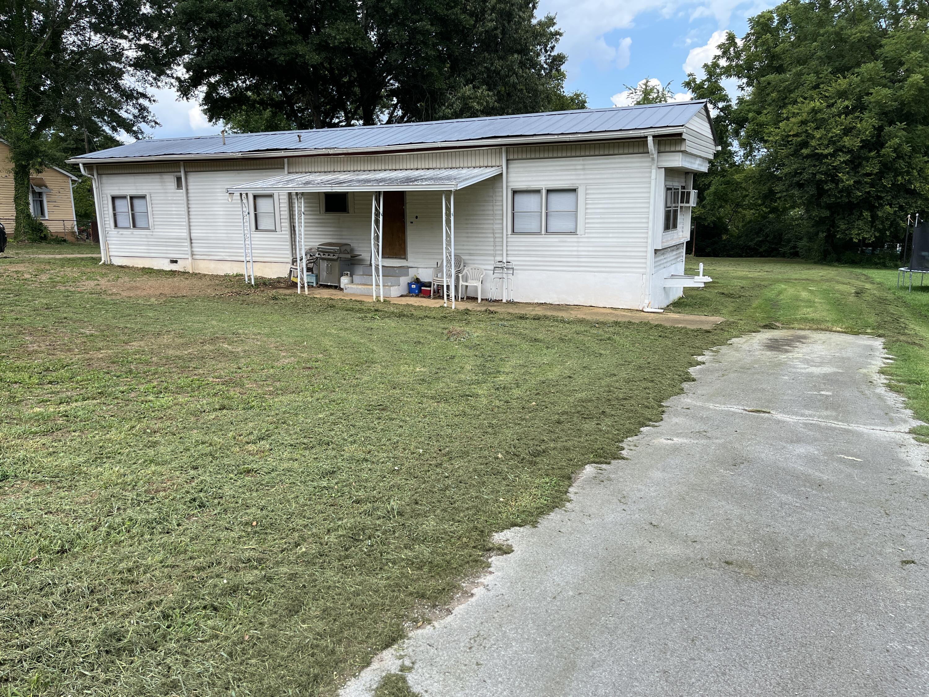 Photo 2 of 14 of 2607 Boyce St mobile home