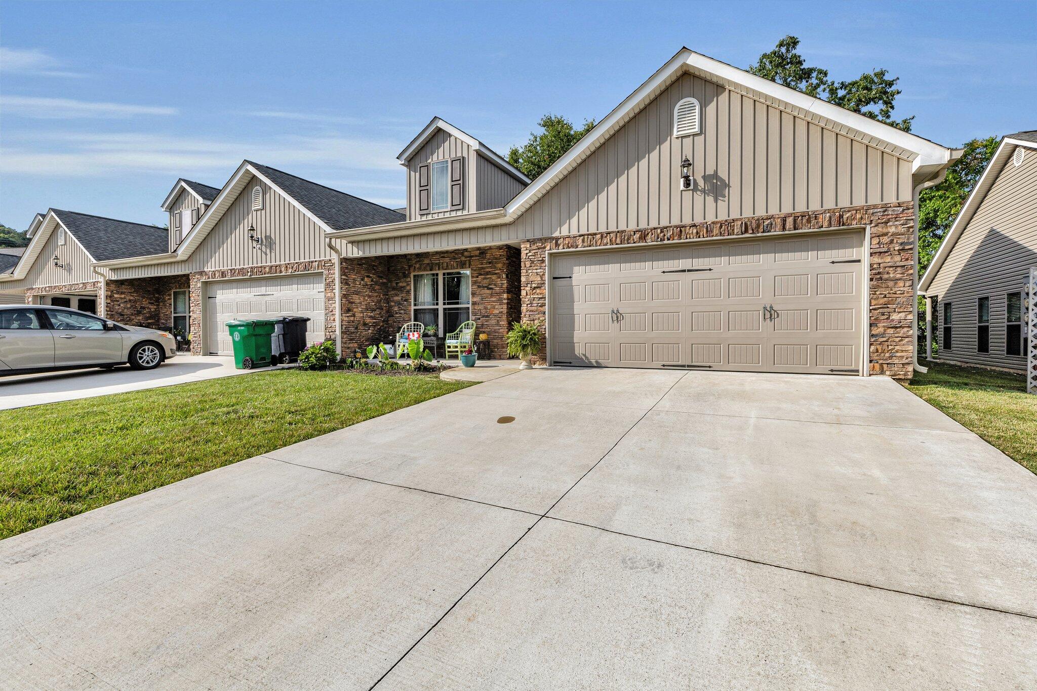 Photo 3 of 22 of 6818 Satya Way 6 townhome