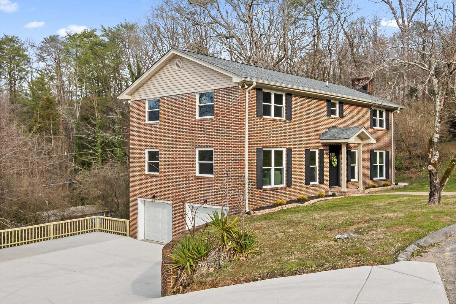 Photo 2 of 36 of 111 Pinecone Ln house