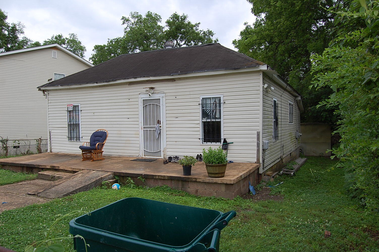 Photo 2 of 19 of 4617 English Ave house