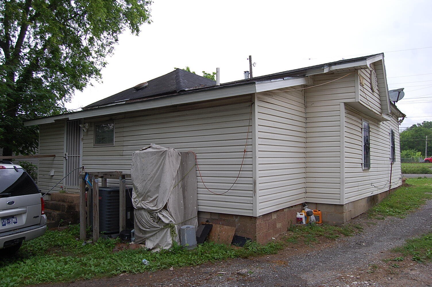 Photo 6 of 19 of 4617 English Ave house