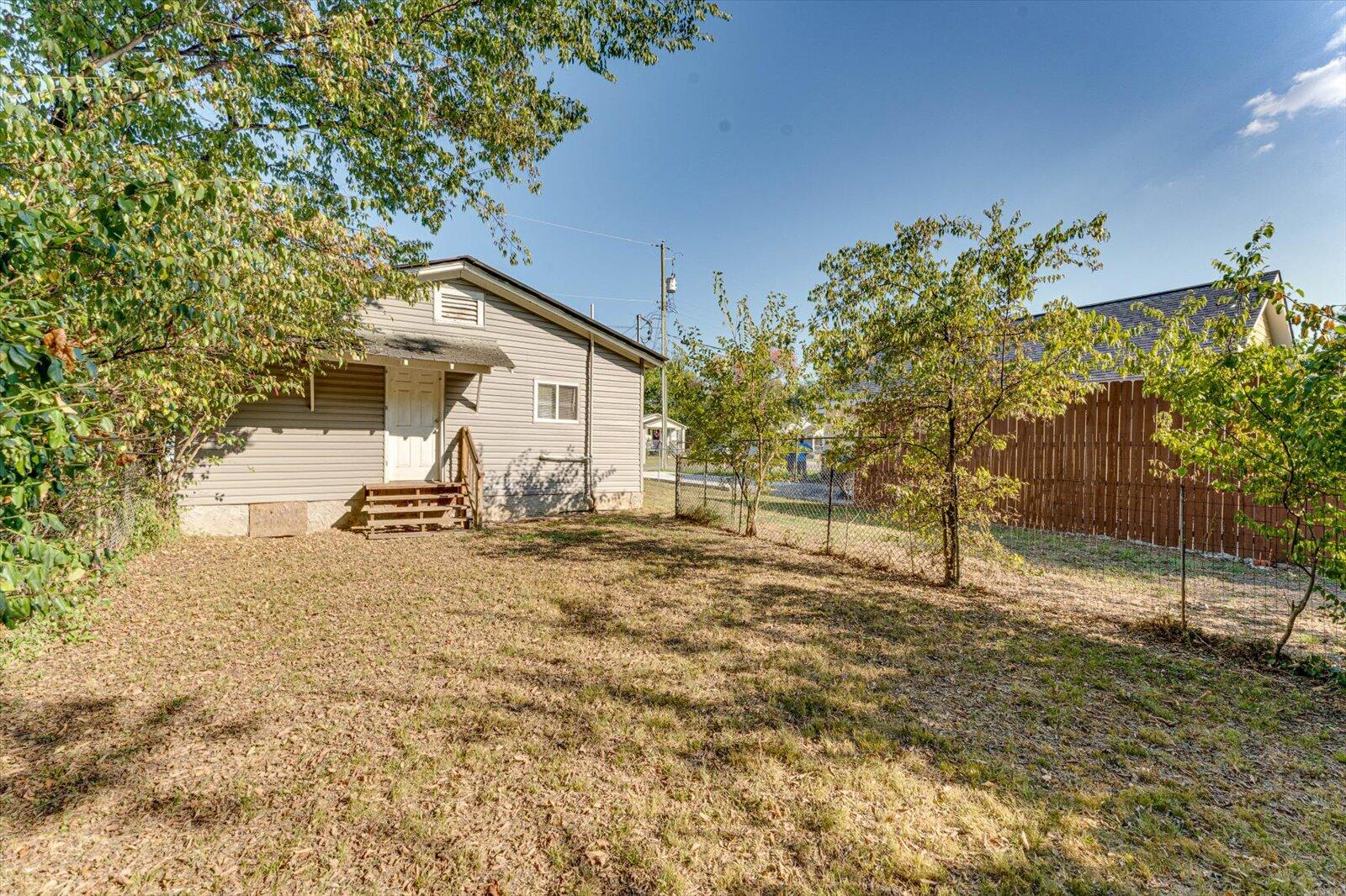 Photo 6 of 18 of 2711 N Orchard Knob Ave house