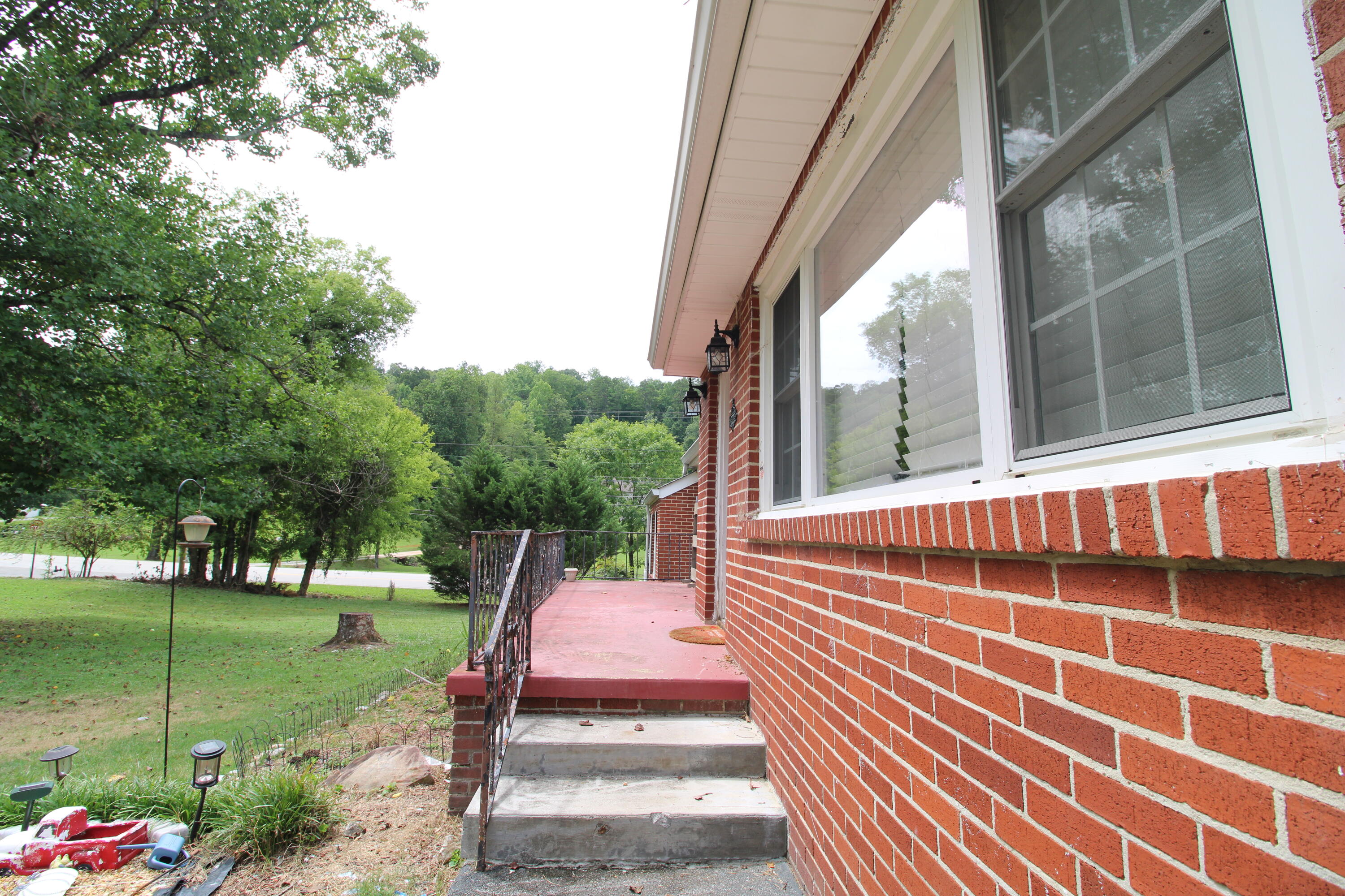 Photo 6 of 39 of 1 Abelia Ln house