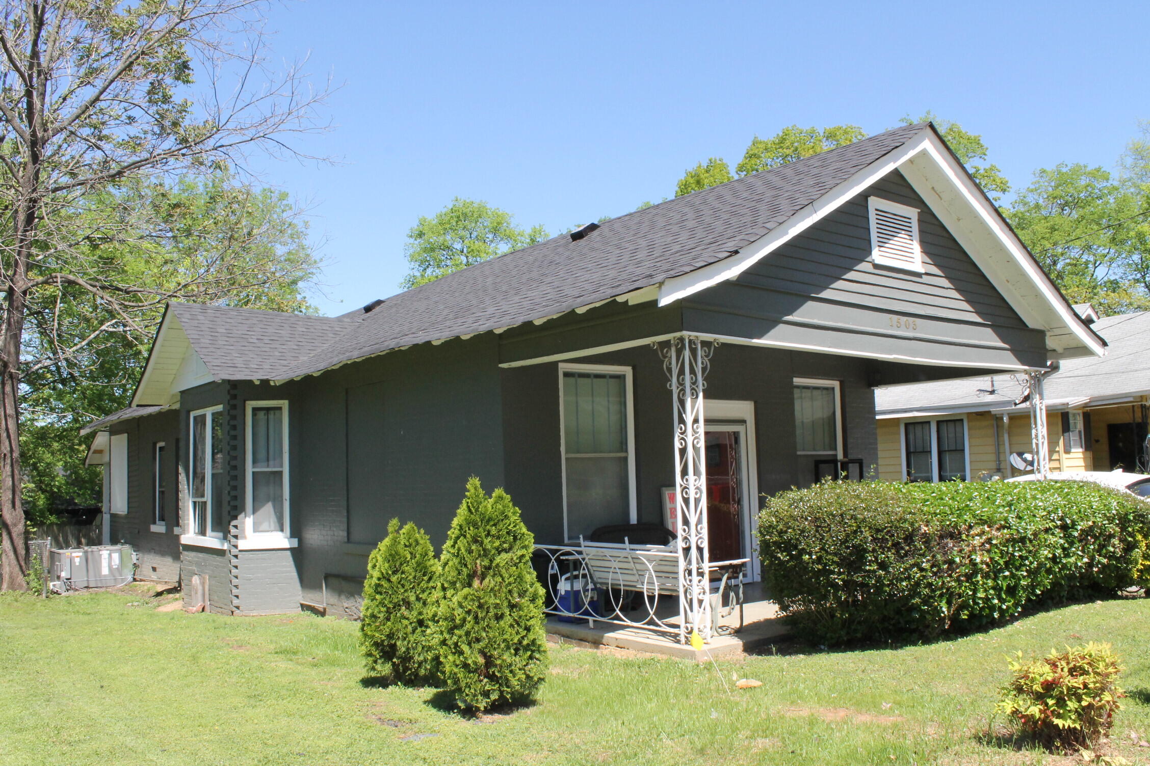 Photo 1 of 21 of 1503 N Chamberlain Ave house