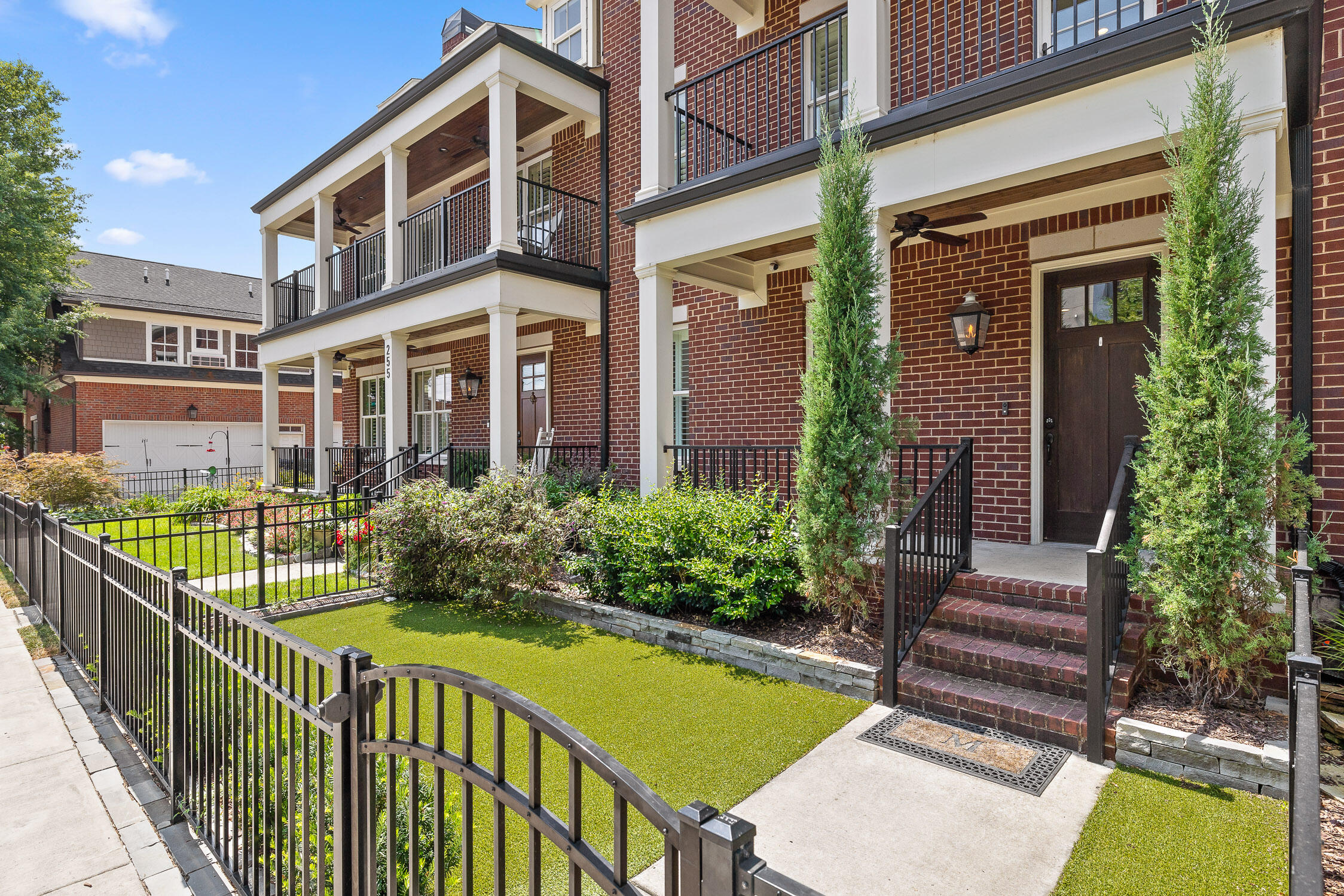 Photo 3 of 43 of 251 Walnut St townhome