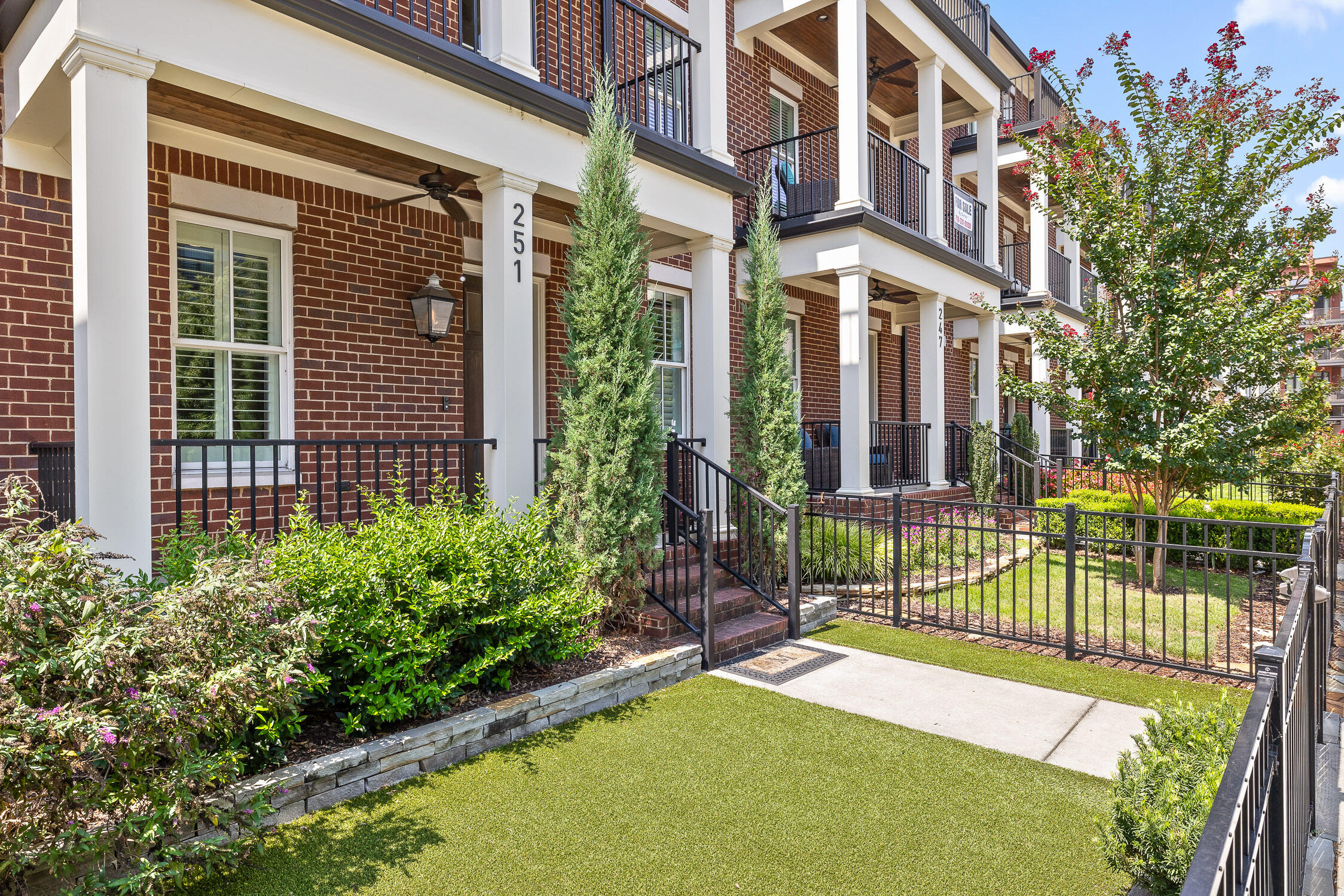 Photo 4 of 43 of 251 Walnut St townhome