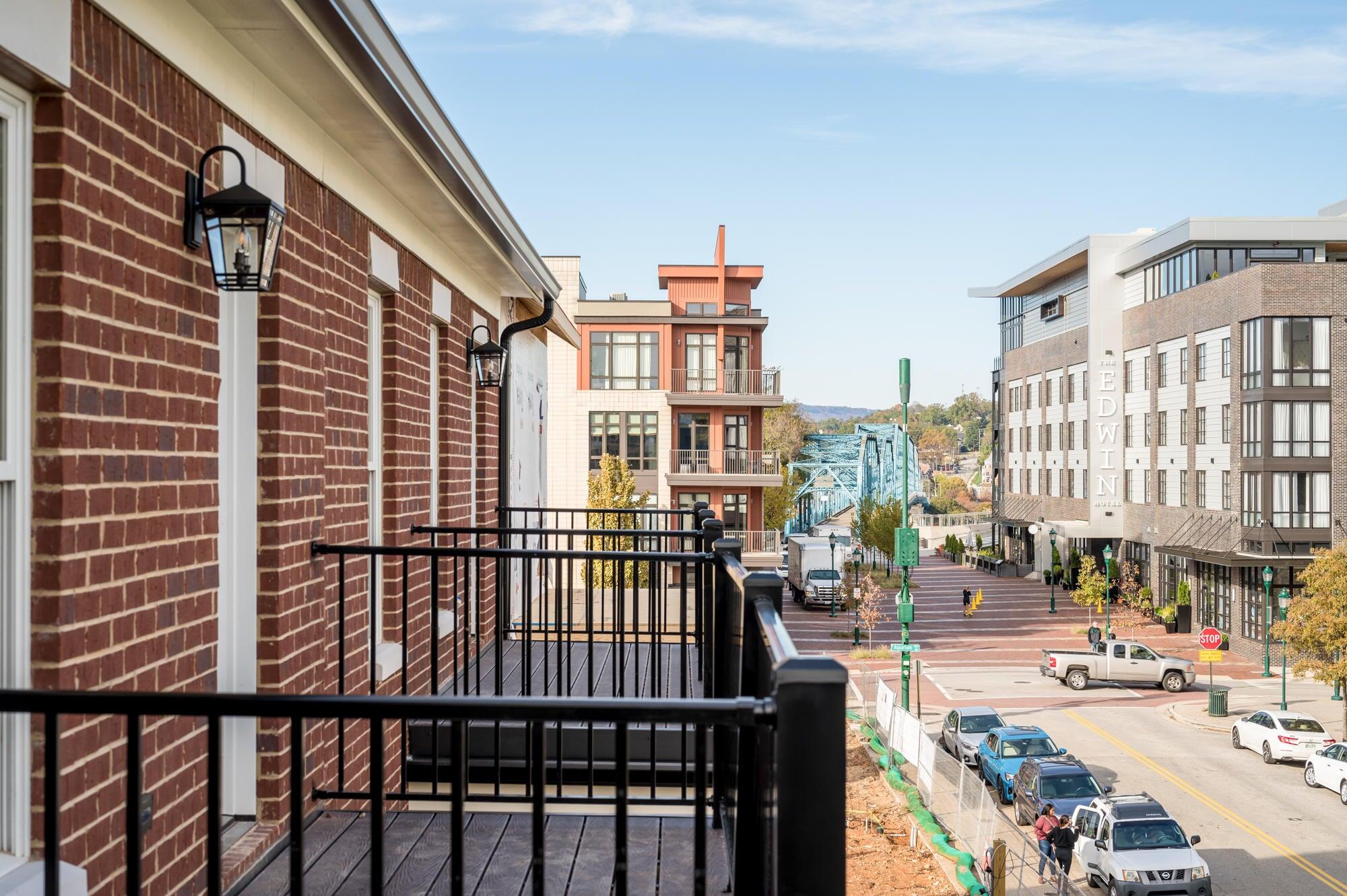 Photo 5 of 43 of 251 Walnut St townhome