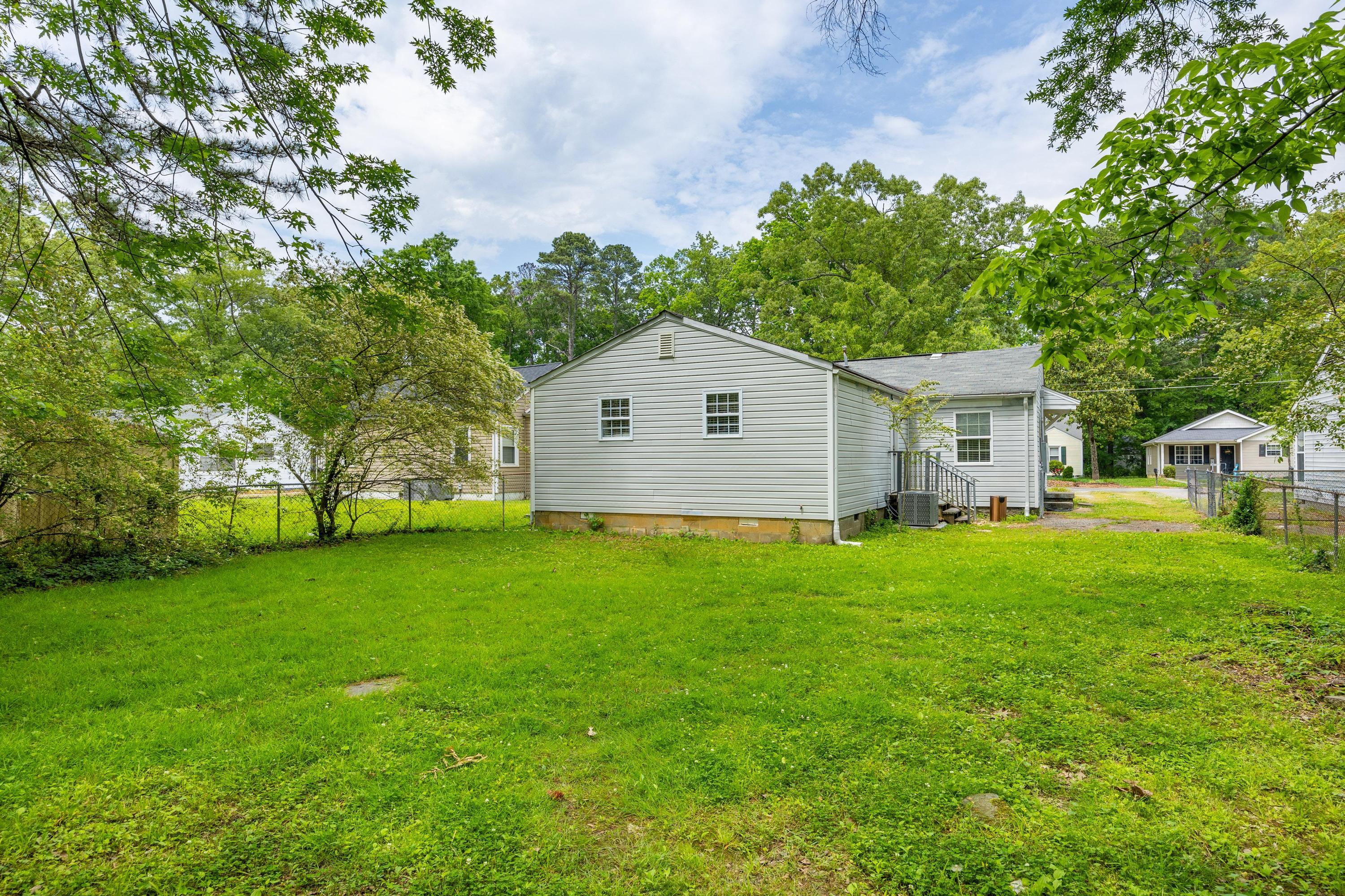 Photo 5 of 23 of 4712 Montview Dr house