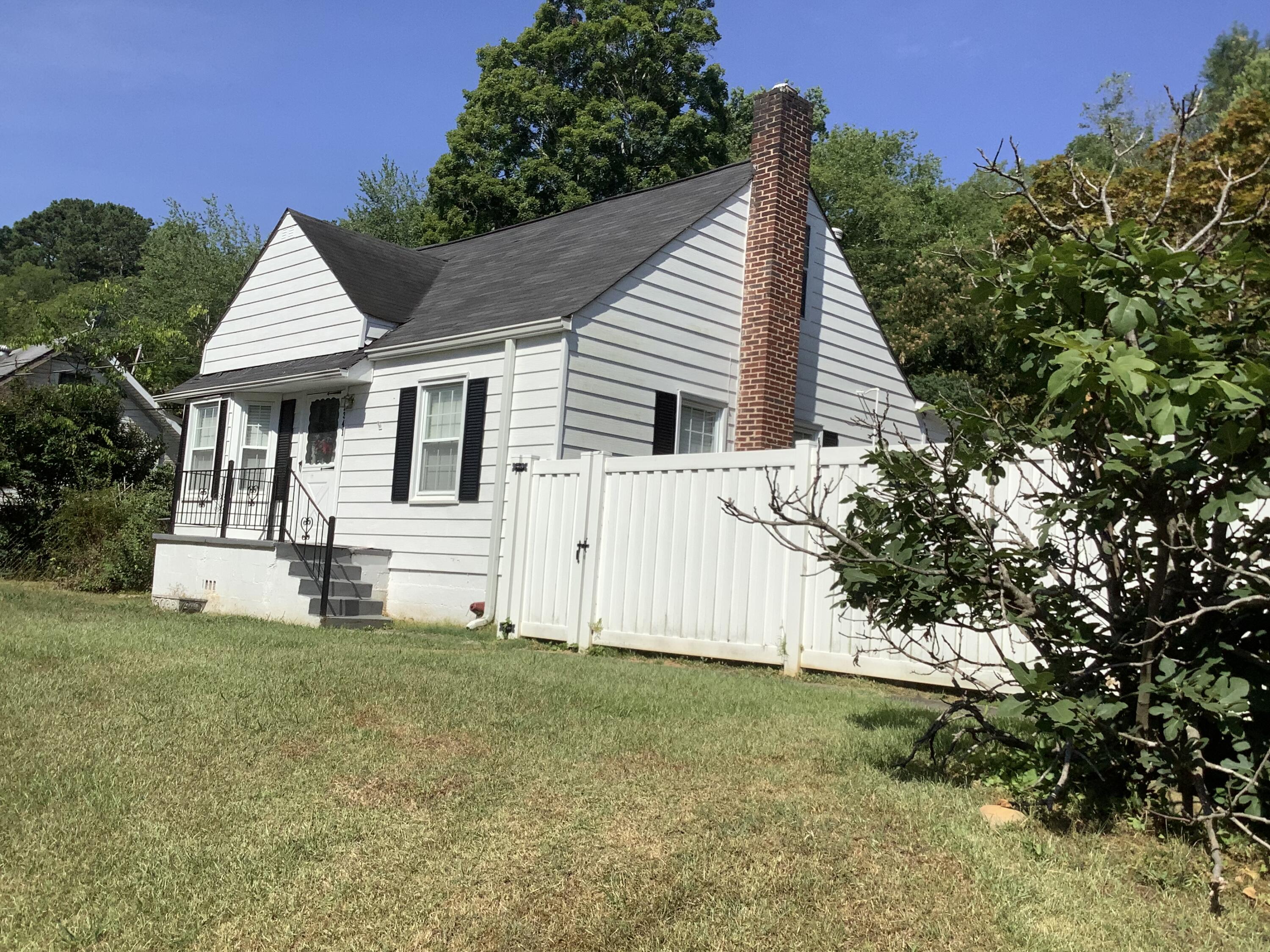 Photo 3 of 45 of 1341 Gunbarrel Rd house