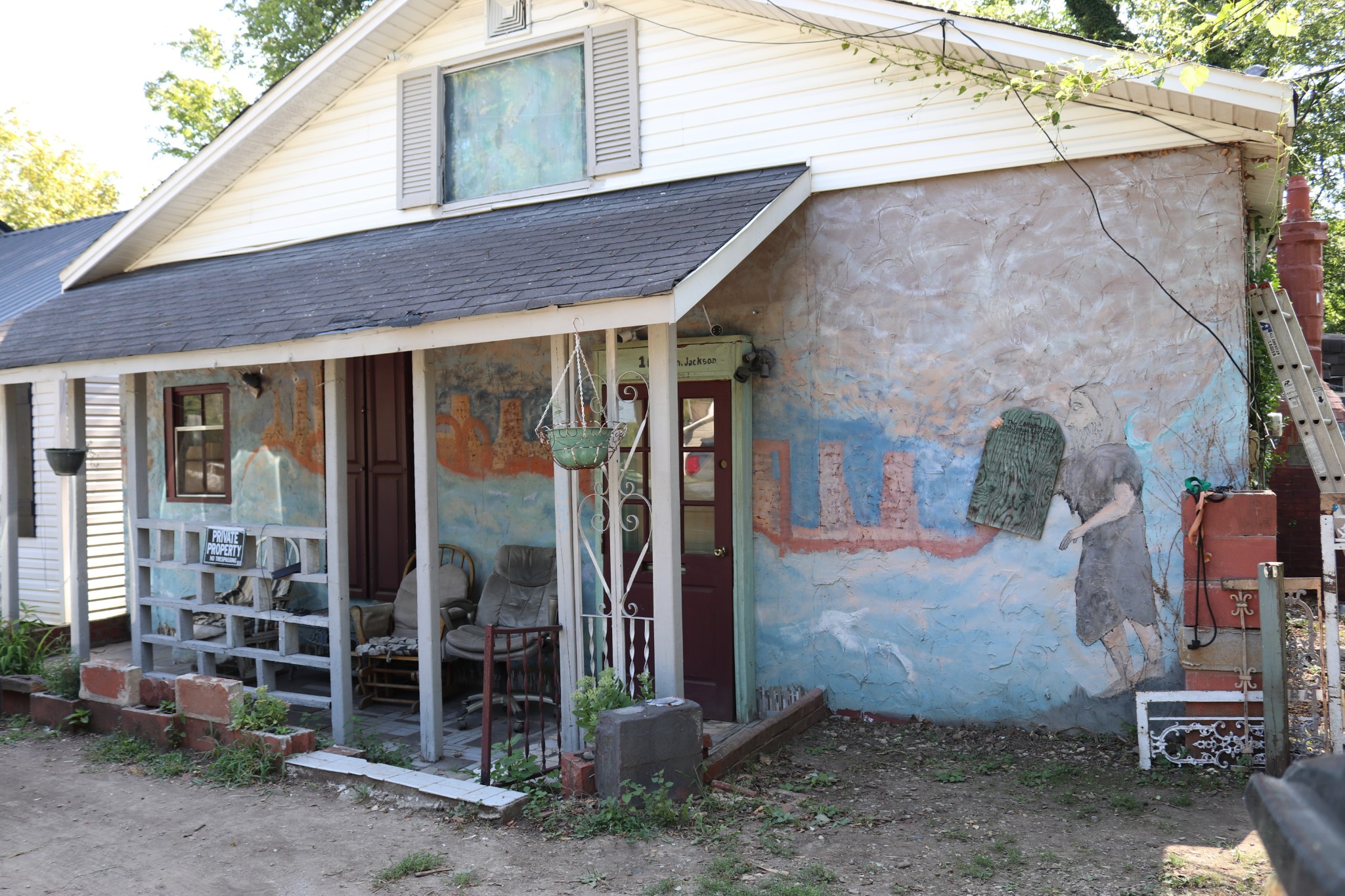 Photo 2 of 17 of 1003 N Jackson St house