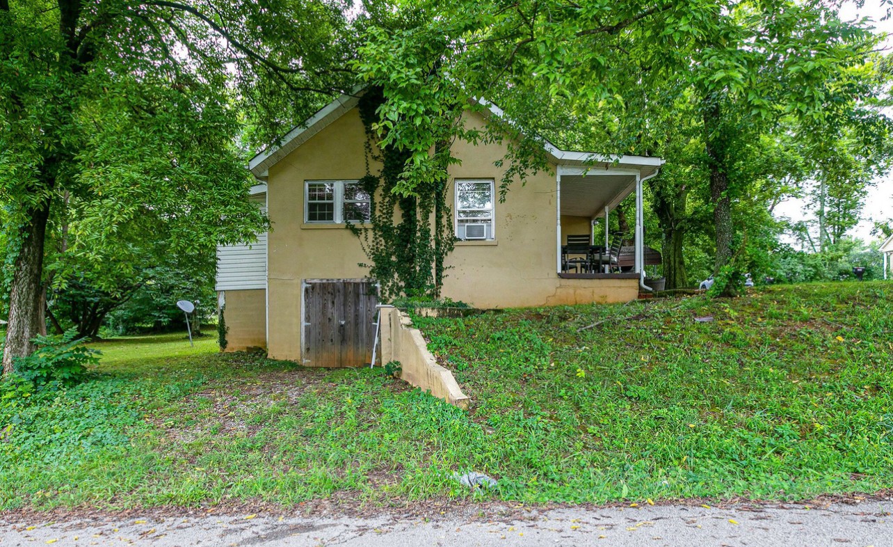 Photo 5 of 15 of 232 Mockingbird Dr house