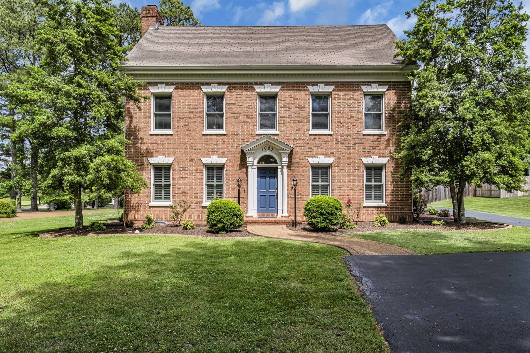 Photo 3 of 41 of 1003 Graymere Manor Rd house