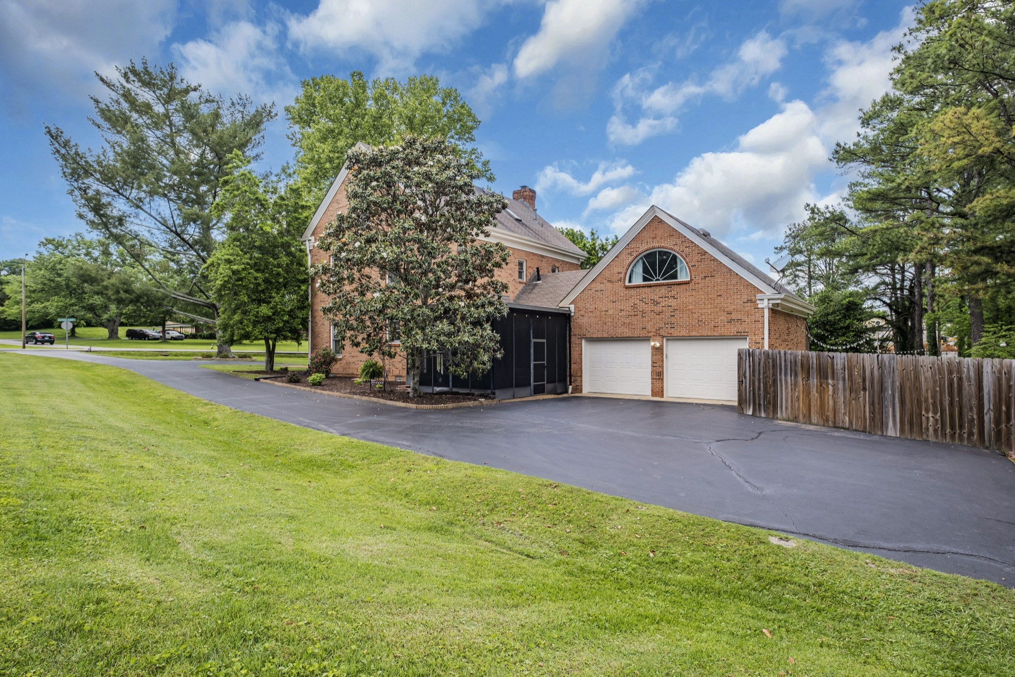 Photo 36 of 41 of 1003 Graymere Manor Rd house