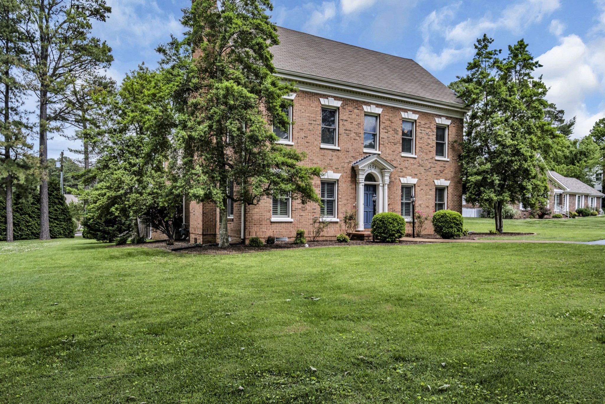 Photo 4 of 41 of 1003 Graymere Manor Rd house