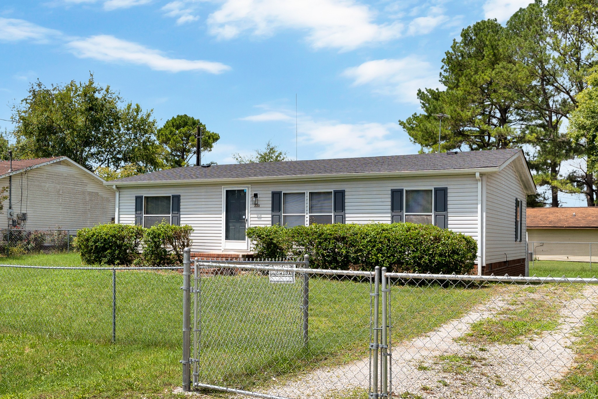 Photo 4 of 26 of 223 Nowlin Dr mobile home