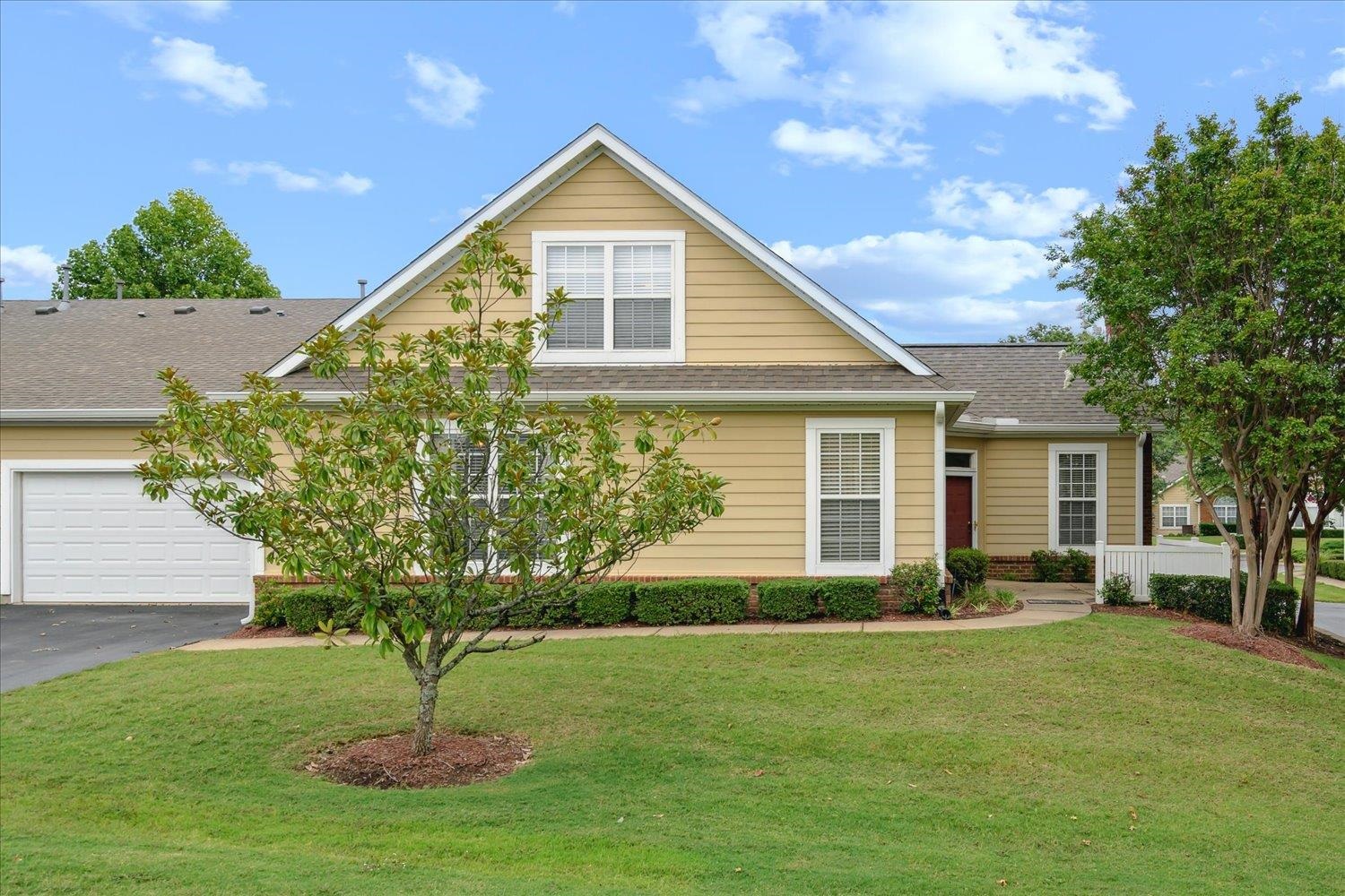 Photo 2 of 27 of 7430 APPLING OAKS DR 106 townhome