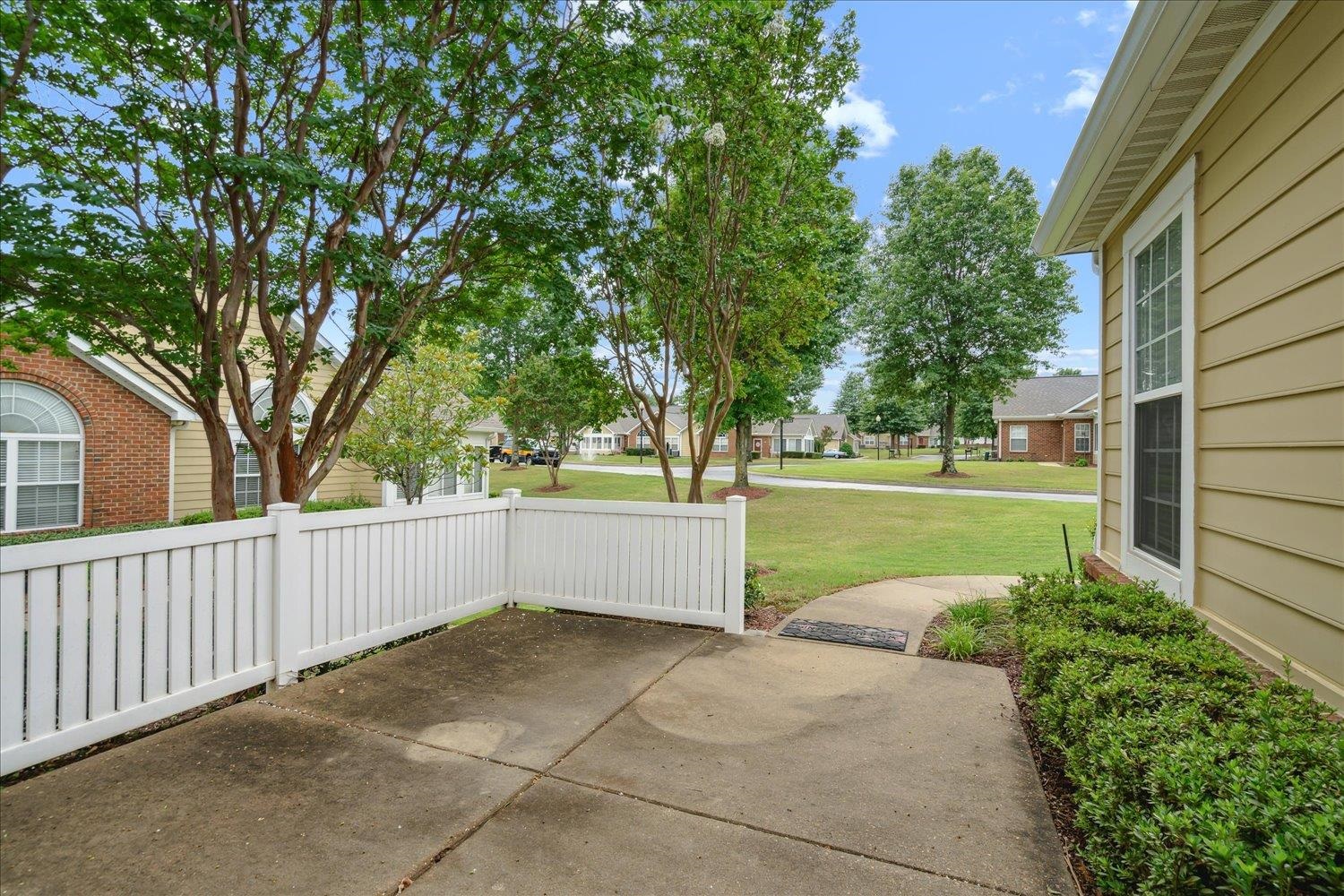 Photo 22 of 27 of 7430 APPLING OAKS DR 106 townhome