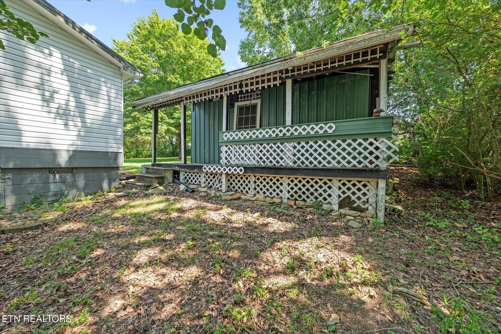 Photo 8 of 22 of 651 Prentice St house