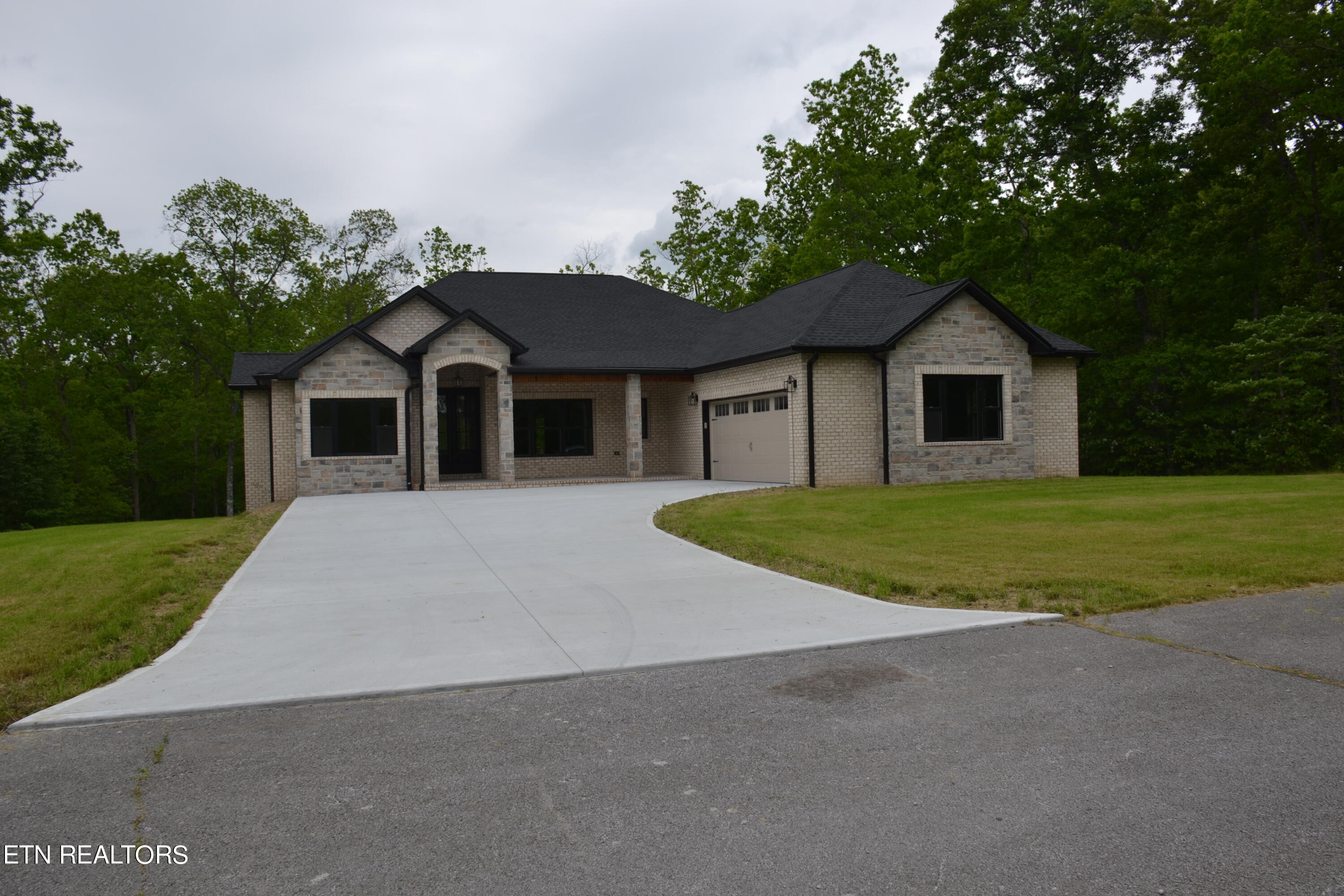 Photo 3 of 59 of 287 Hickory Gap Lane house