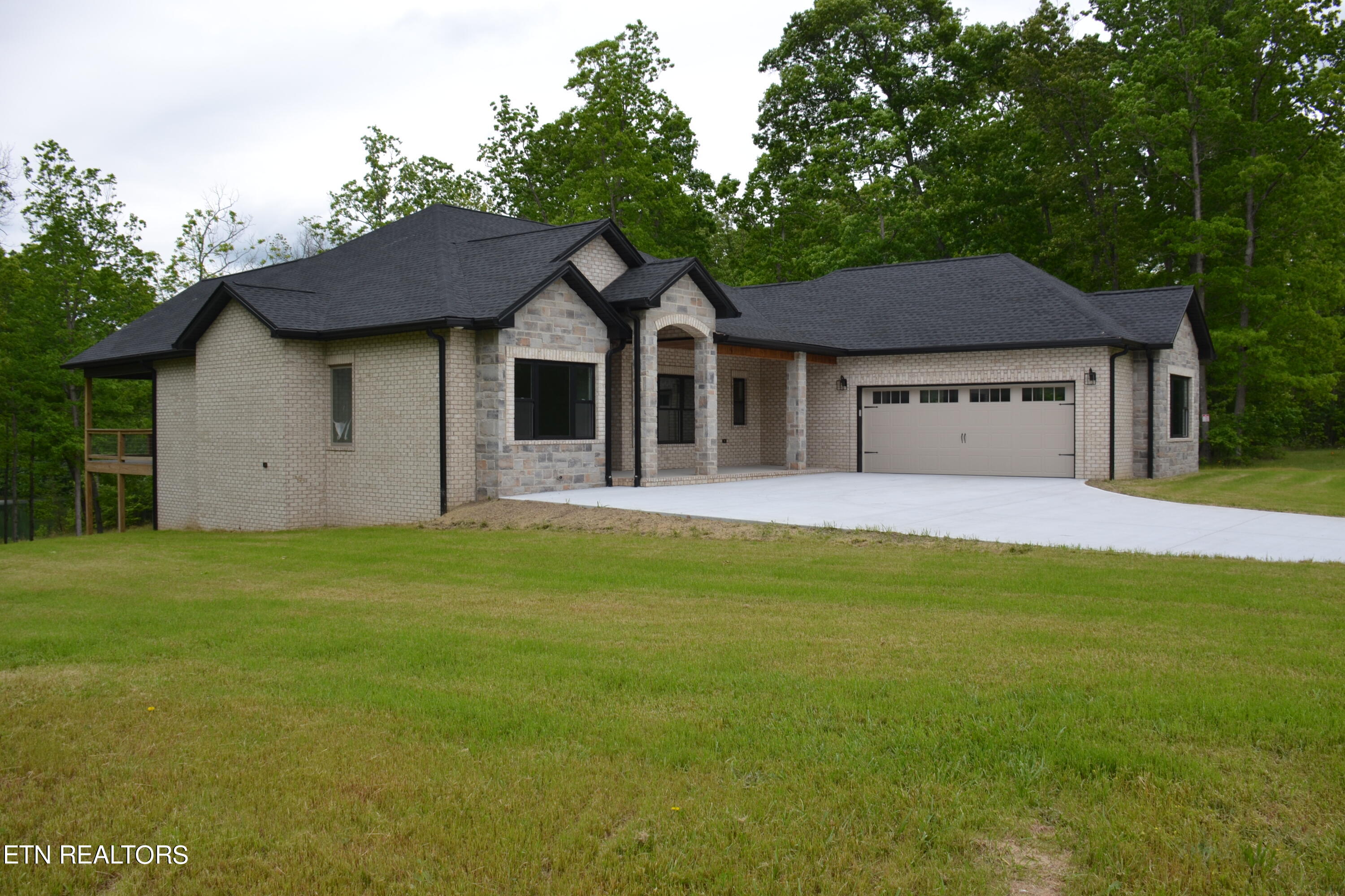 Photo 4 of 59 of 287 Hickory Gap Lane house