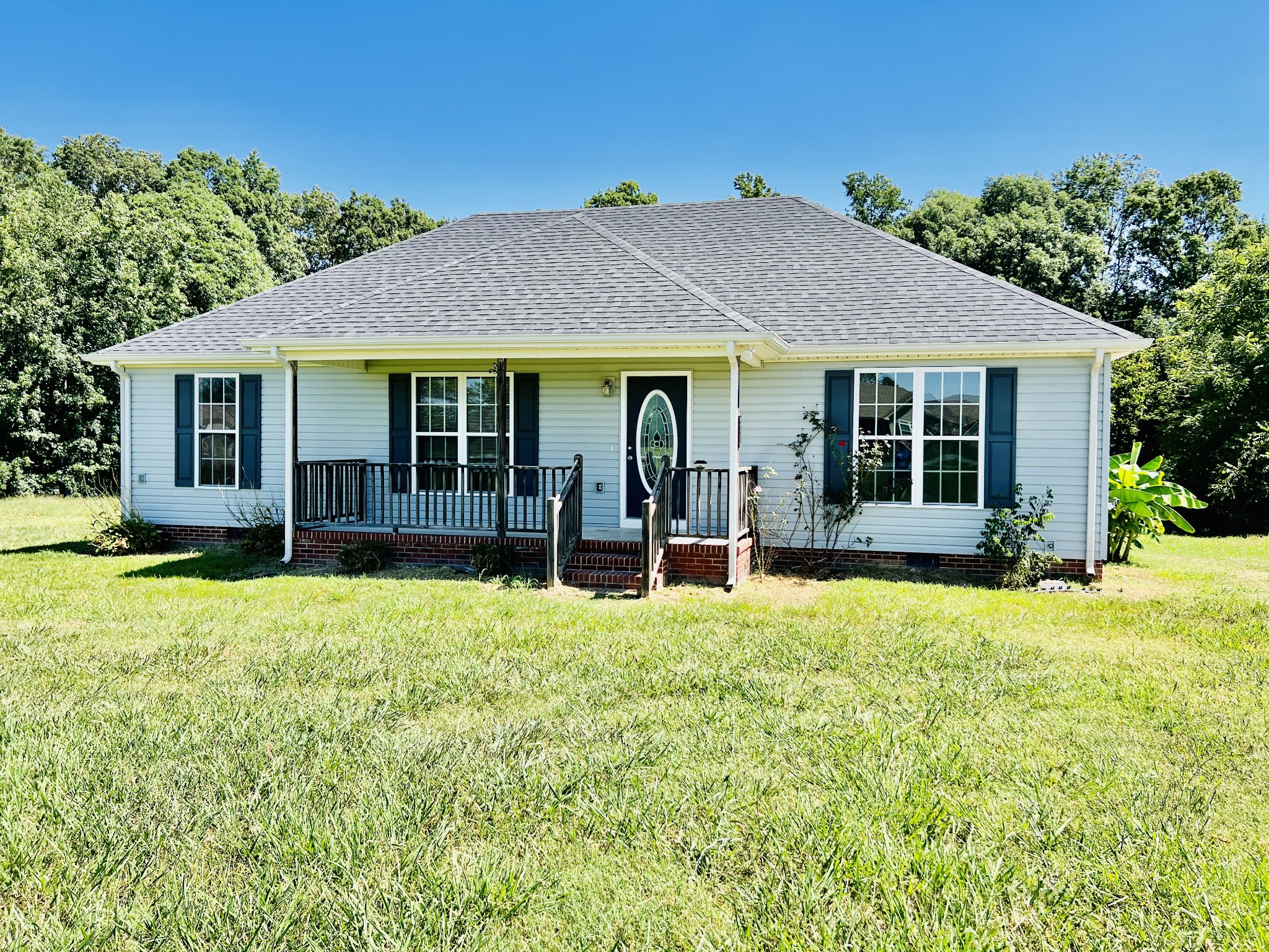 Photo 2 of 19 of 542B Limestone Rd house