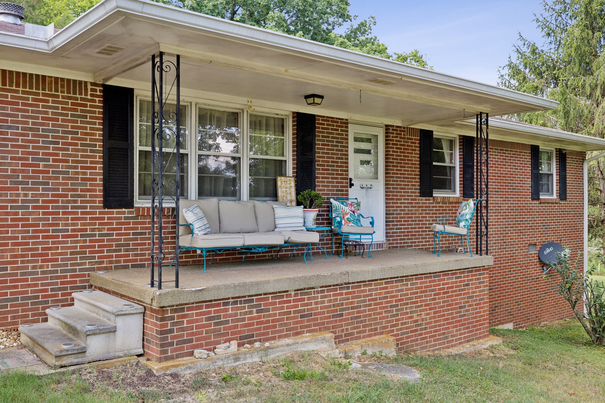 Photo 3 of 29 of 416 Lynchburg Hwy house