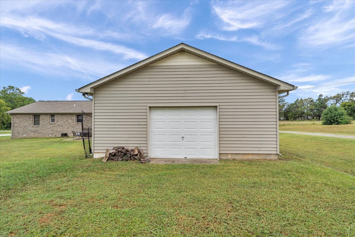 Photo 18 of 21 of 200 Old Camargo Rd house