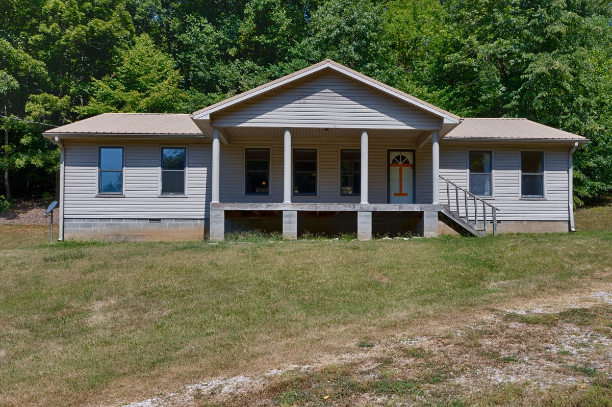 Photo 5 of 42 of 19 Clark Rd E house