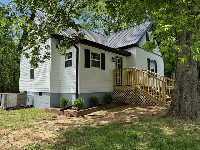 Photo 3 of 19 of 106 Cedarwood St house