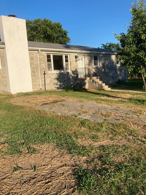 Photo 1 of 11 of 121 Longview Ave house