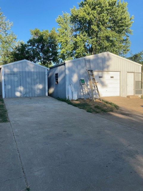 Photo 6 of 11 of 121 Longview Ave house