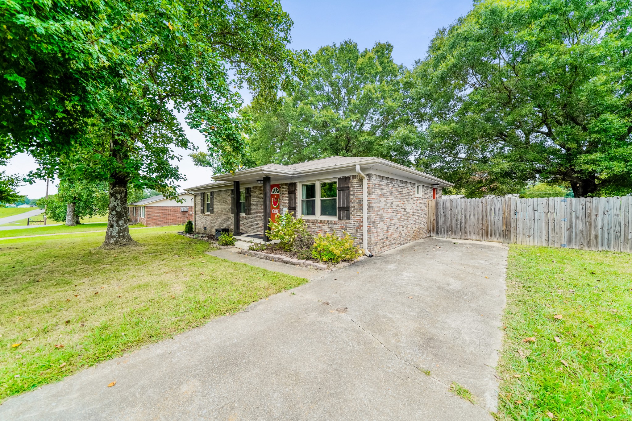 Photo 4 of 23 of 72 Childress Rd house