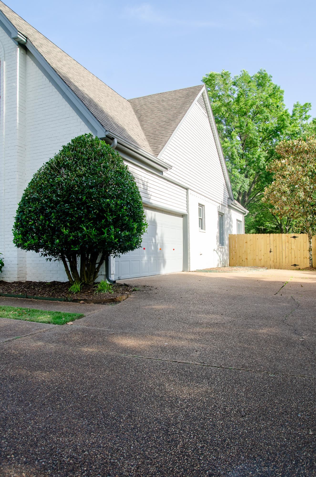 Photo 3 of 17 of 7155 NESHOBA RD house