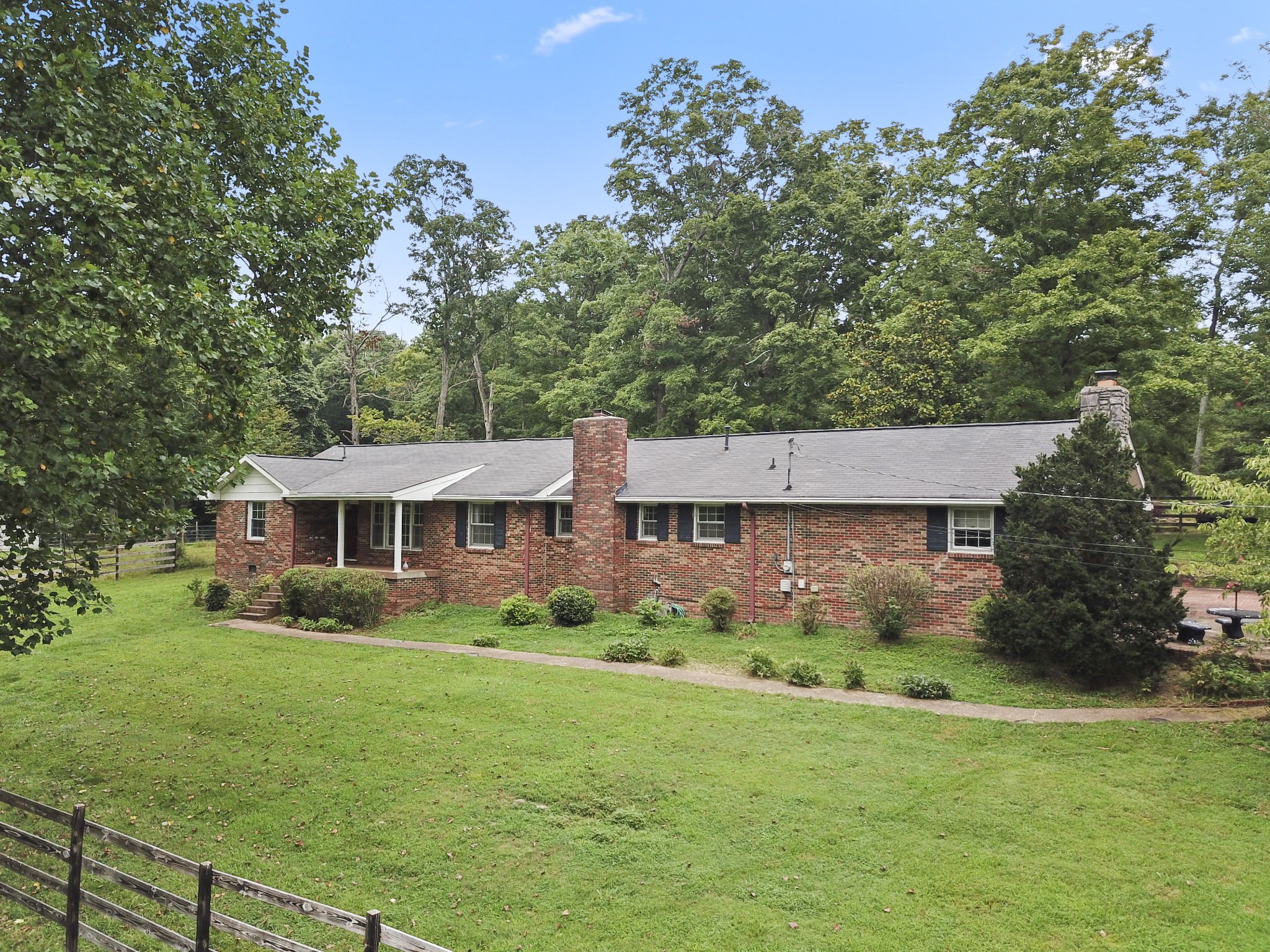 Photo 1 of 47 of 3181 Old Greenbrier Pike house