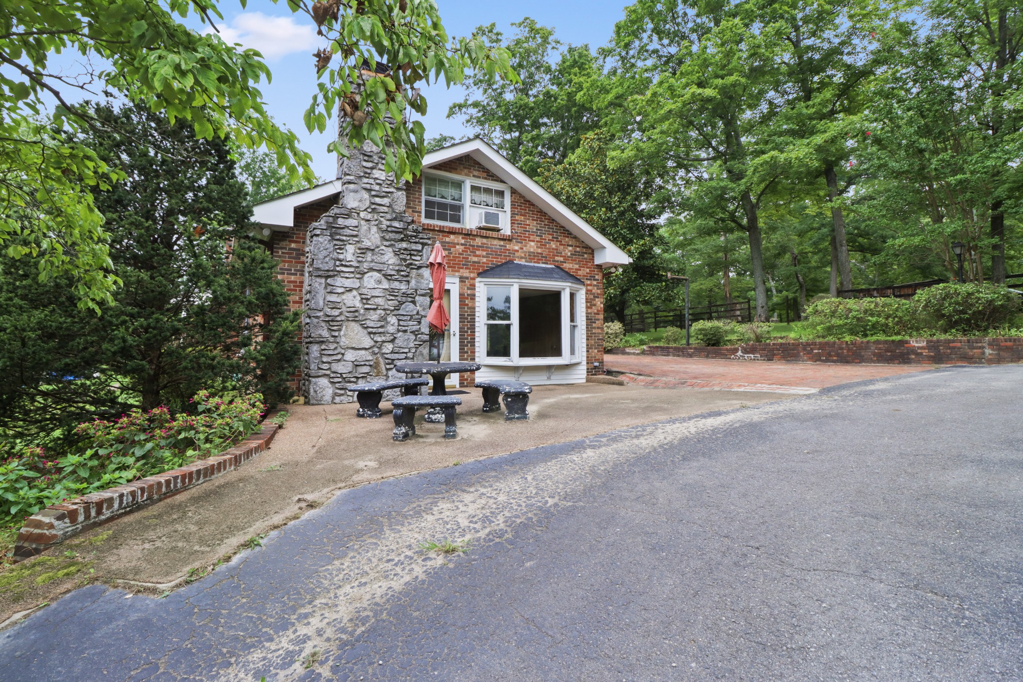 Photo 10 of 47 of 3181 Old Greenbrier Pike house