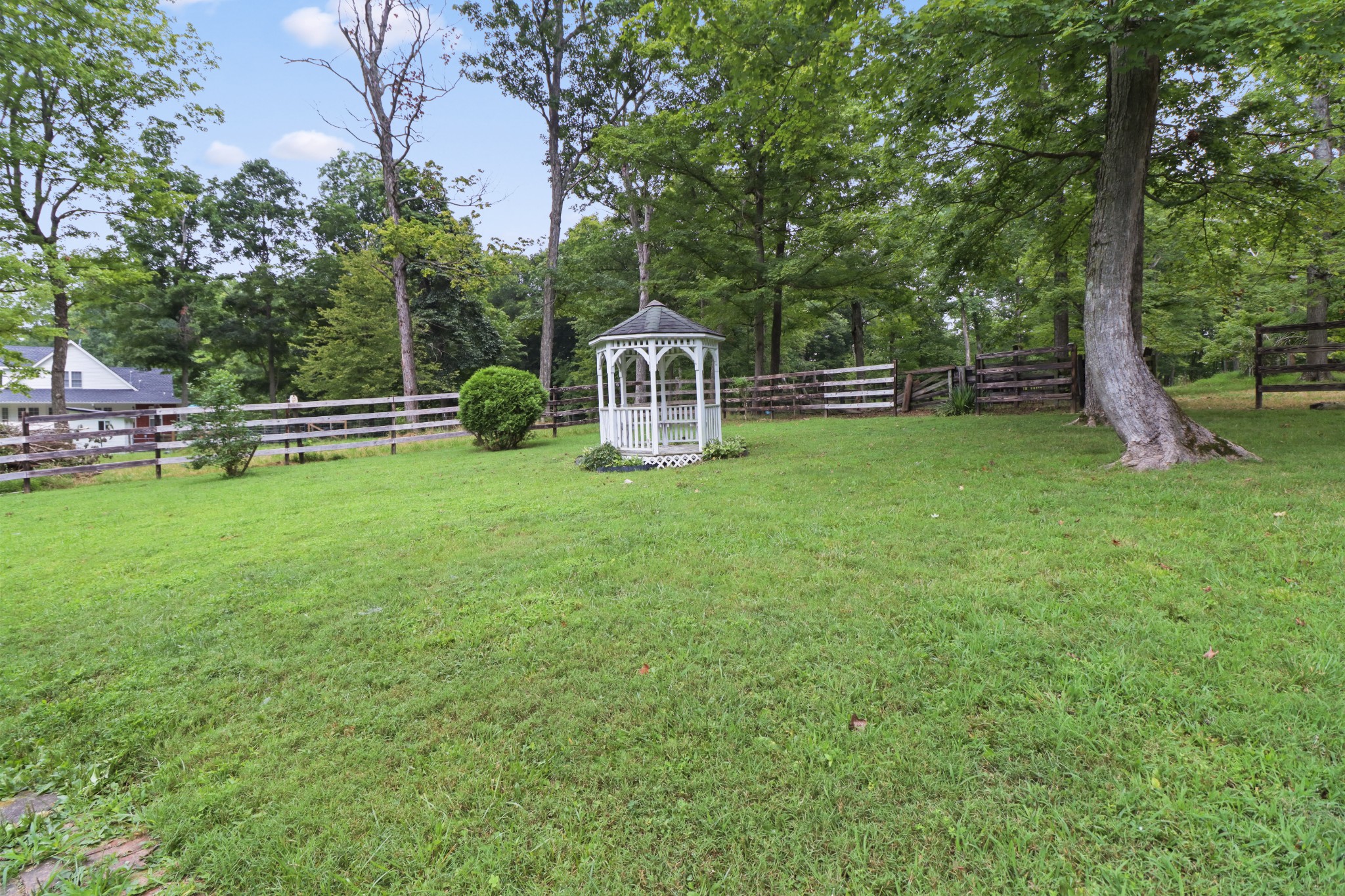 Photo 13 of 47 of 3181 Old Greenbrier Pike house