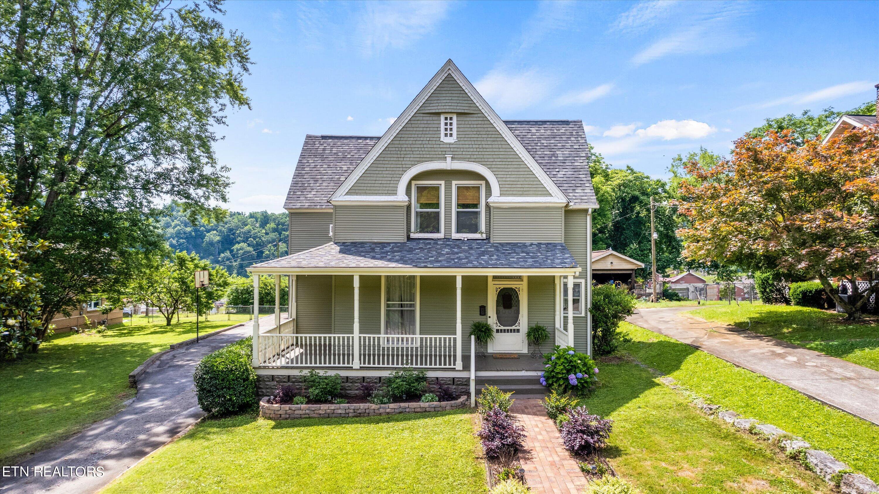 Photo 1 of 49 of 714 Sewanee St house