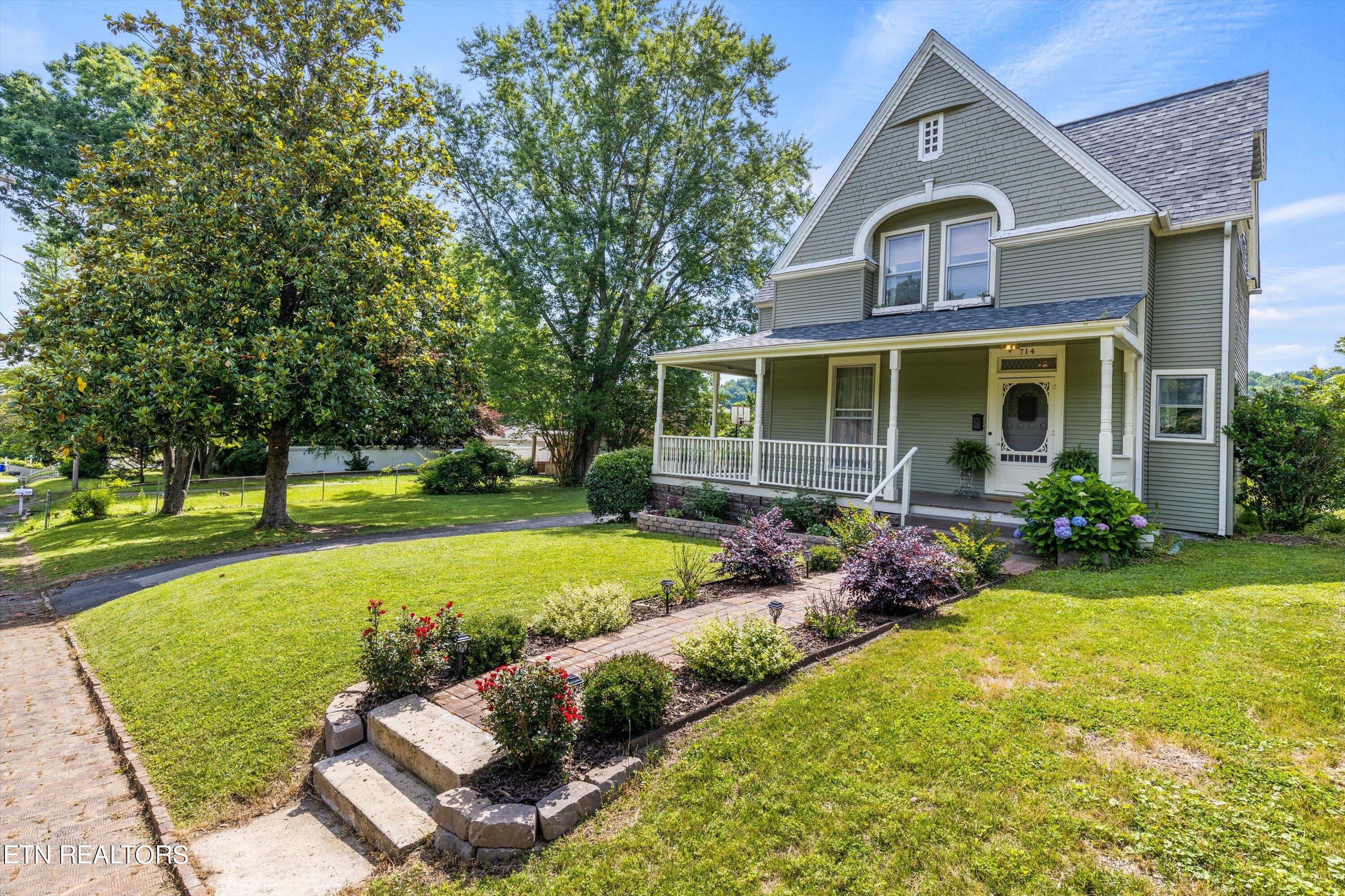 Photo 2 of 49 of 714 Sewanee St house