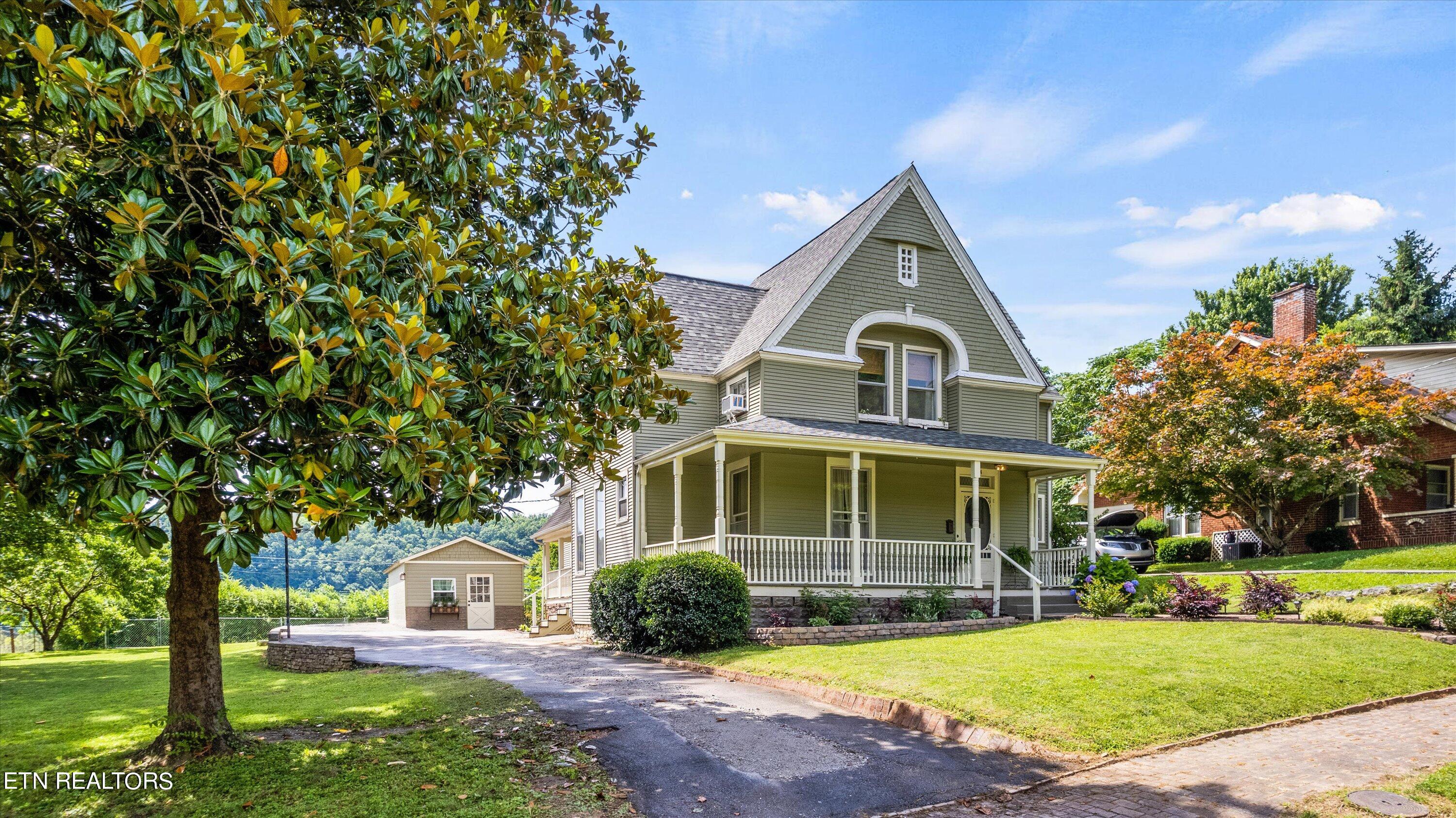 Photo 3 of 49 of 714 Sewanee St house