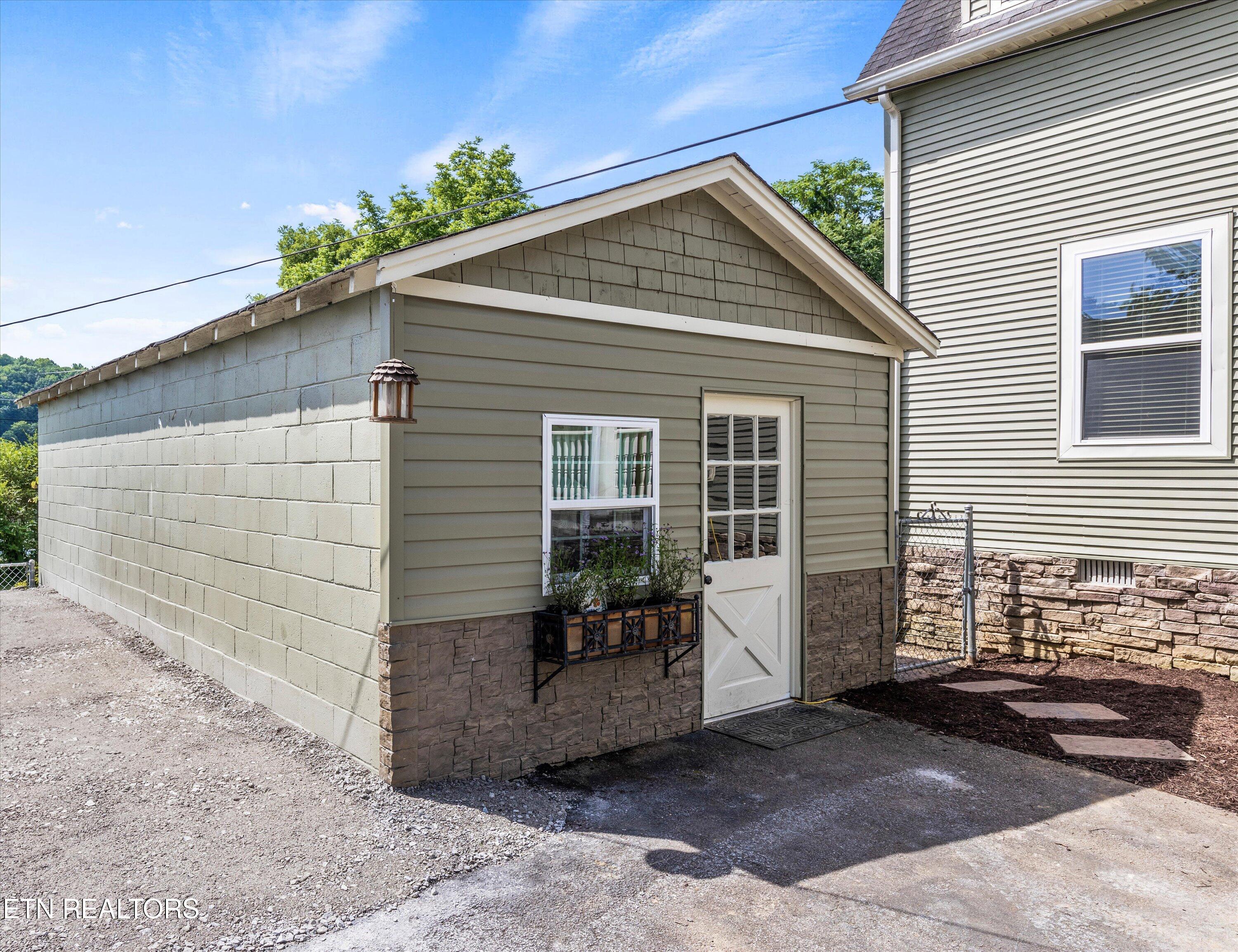 Photo 41 of 49 of 714 Sewanee St house