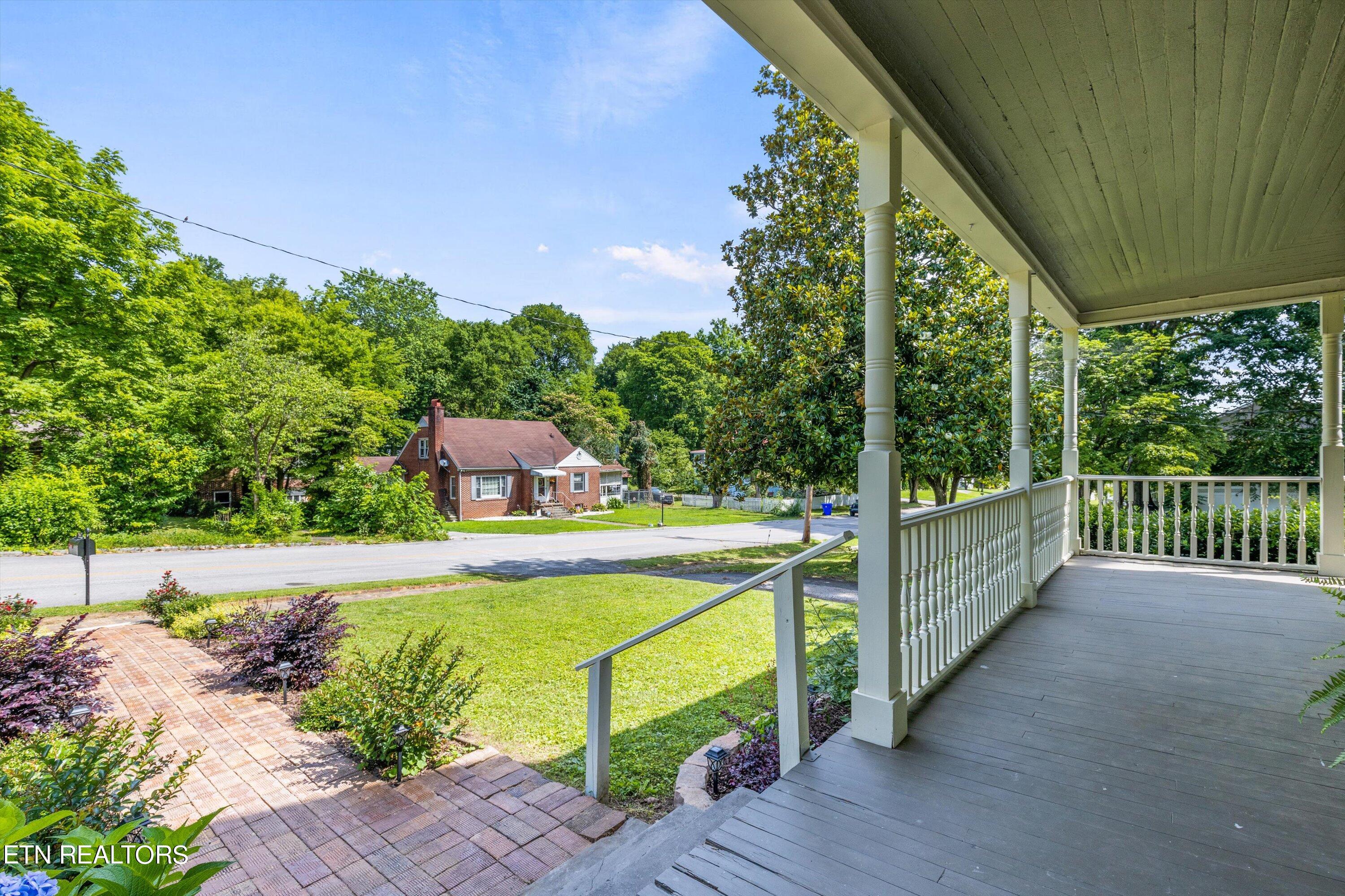 Photo 7 of 49 of 714 Sewanee St house